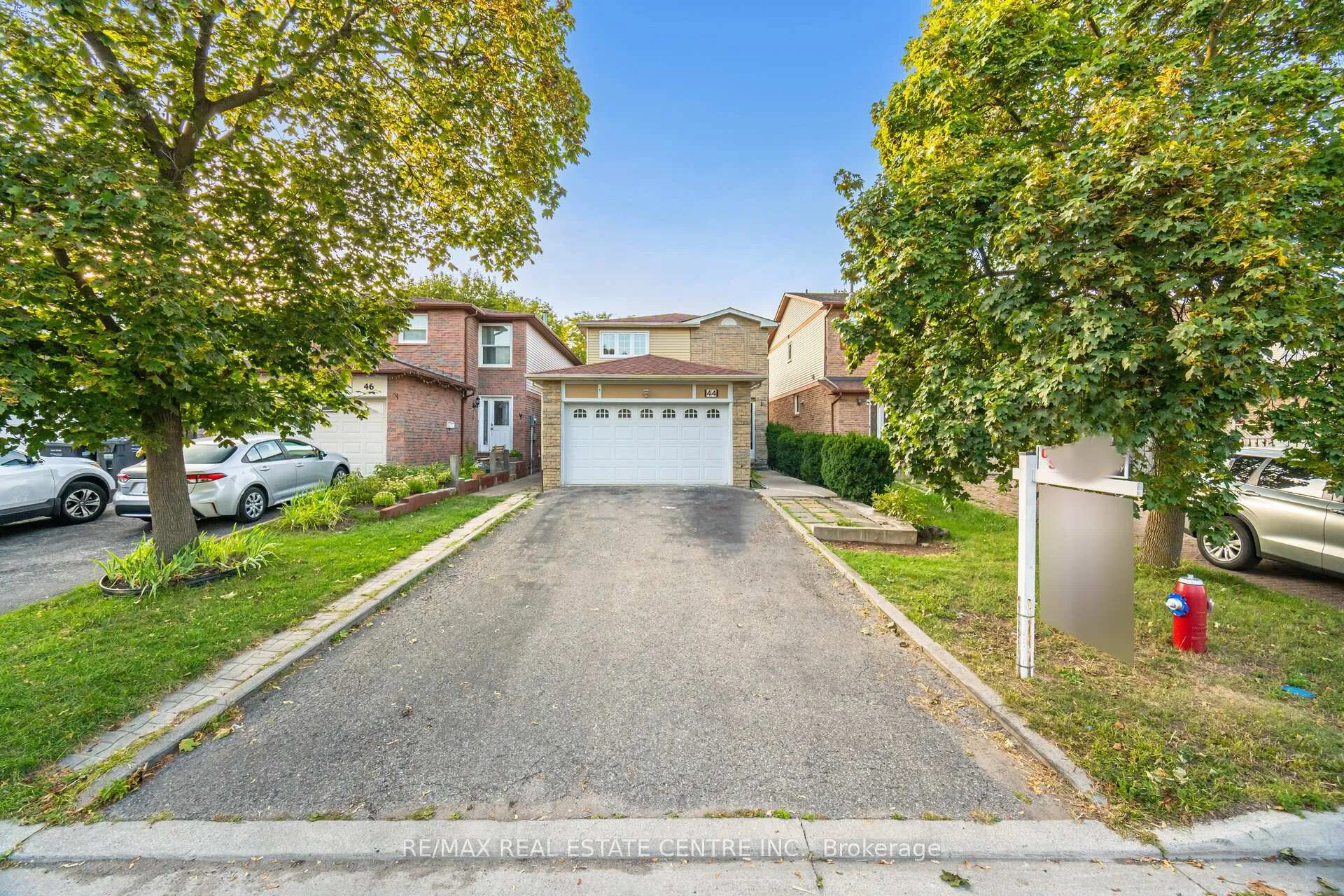 Photo 2 of 44 Abelard Avenue, Brampton, Fletcher's West — HOMEH
