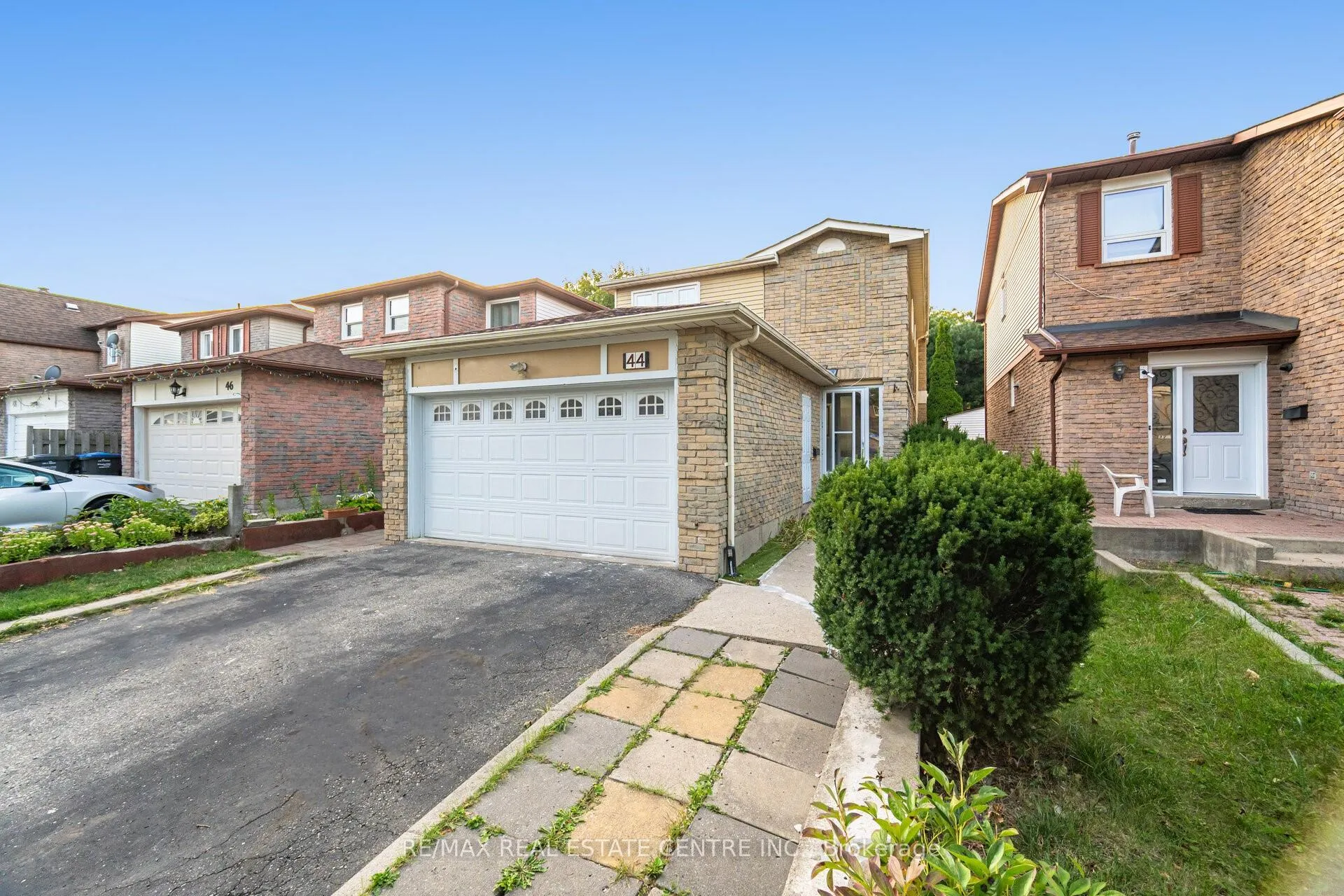 Photo 4 of 44 Abelard Avenue, Brampton, Fletcher's West — HOMEH