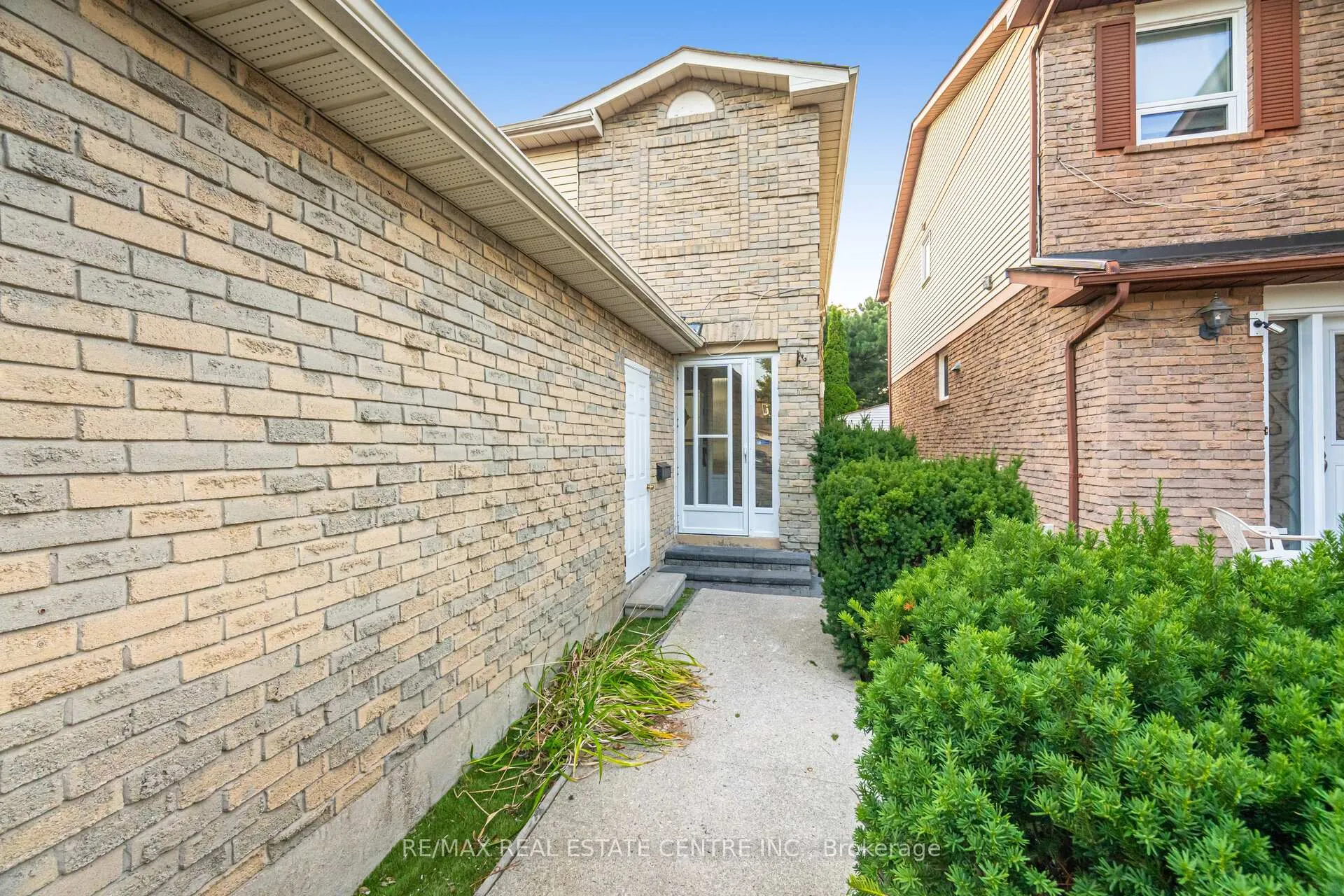 Photo 5 of 44 Abelard Avenue, Brampton, Fletcher's West — HOMEH