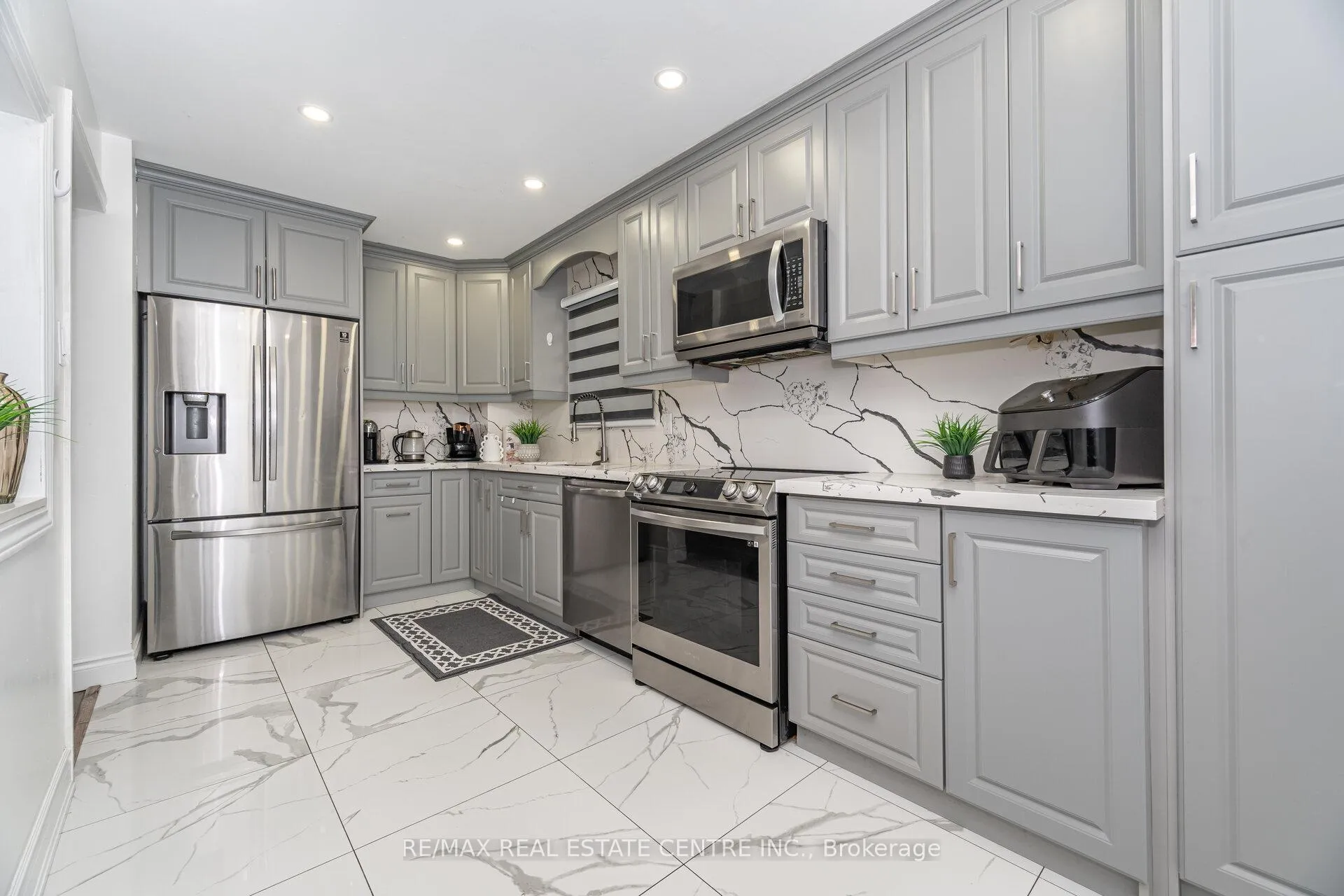 Photo 21 of 44 Abelard Avenue, Brampton, Fletcher's West — HOMEH
