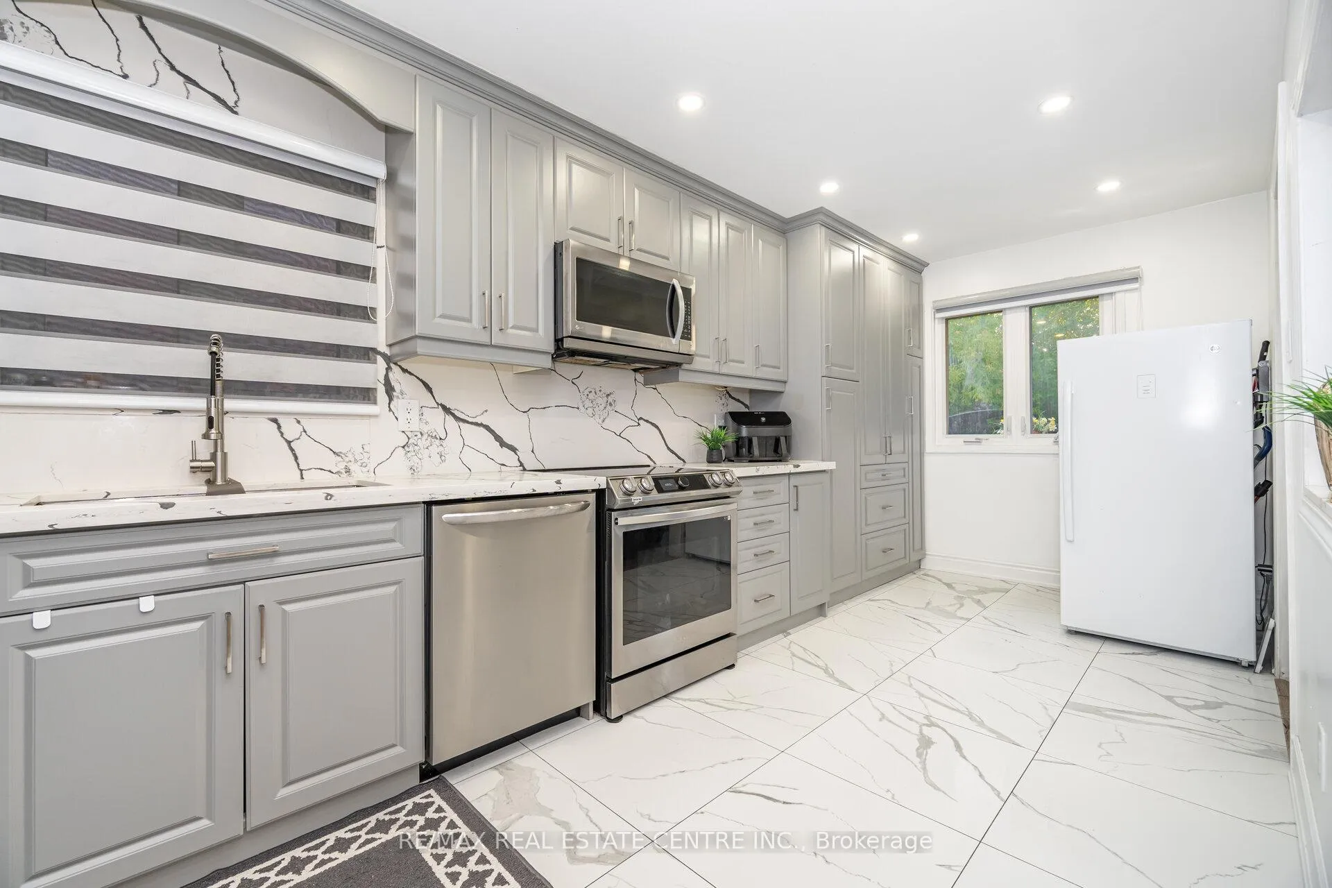 Photo 22 of 44 Abelard Avenue, Brampton, Fletcher's West — HOMEH