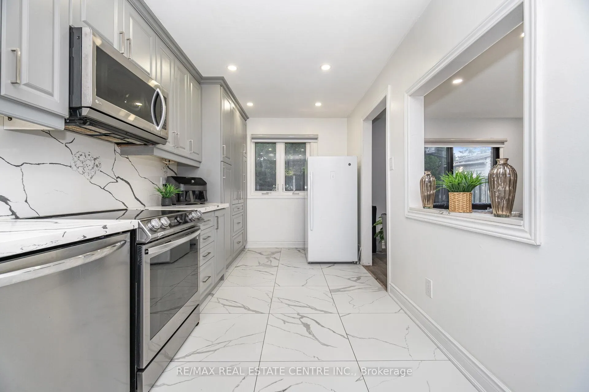 Photo 24 of 44 Abelard Avenue, Brampton, Fletcher's West — HOMEH