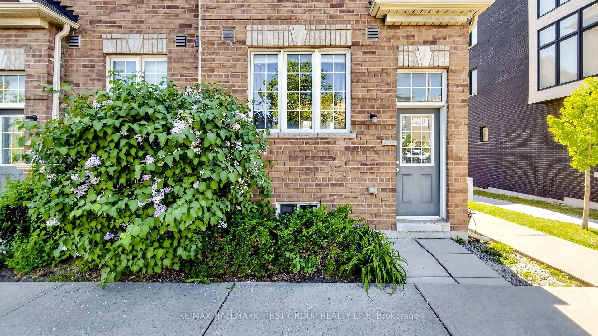 Photo 3 of 1 Cooperage Lane, Ajax, Central — HOMEH