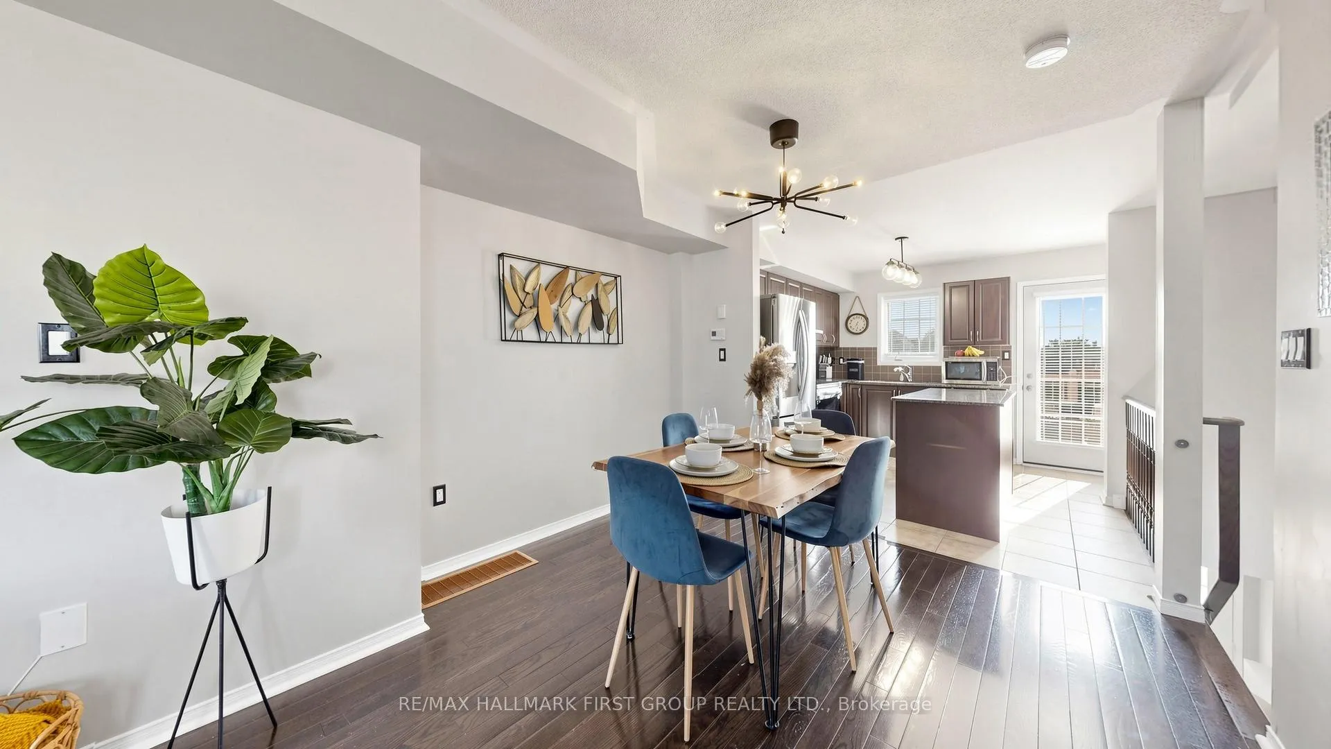 Photo 8 of 1 Cooperage Lane, Ajax, Central — HOMEH