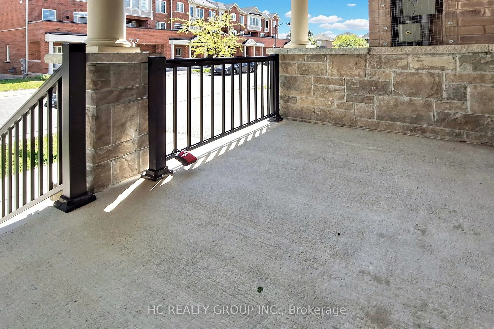 Photo 3 of 4 Sand Hill Mews, Vaughan, Patterson — HOMEH