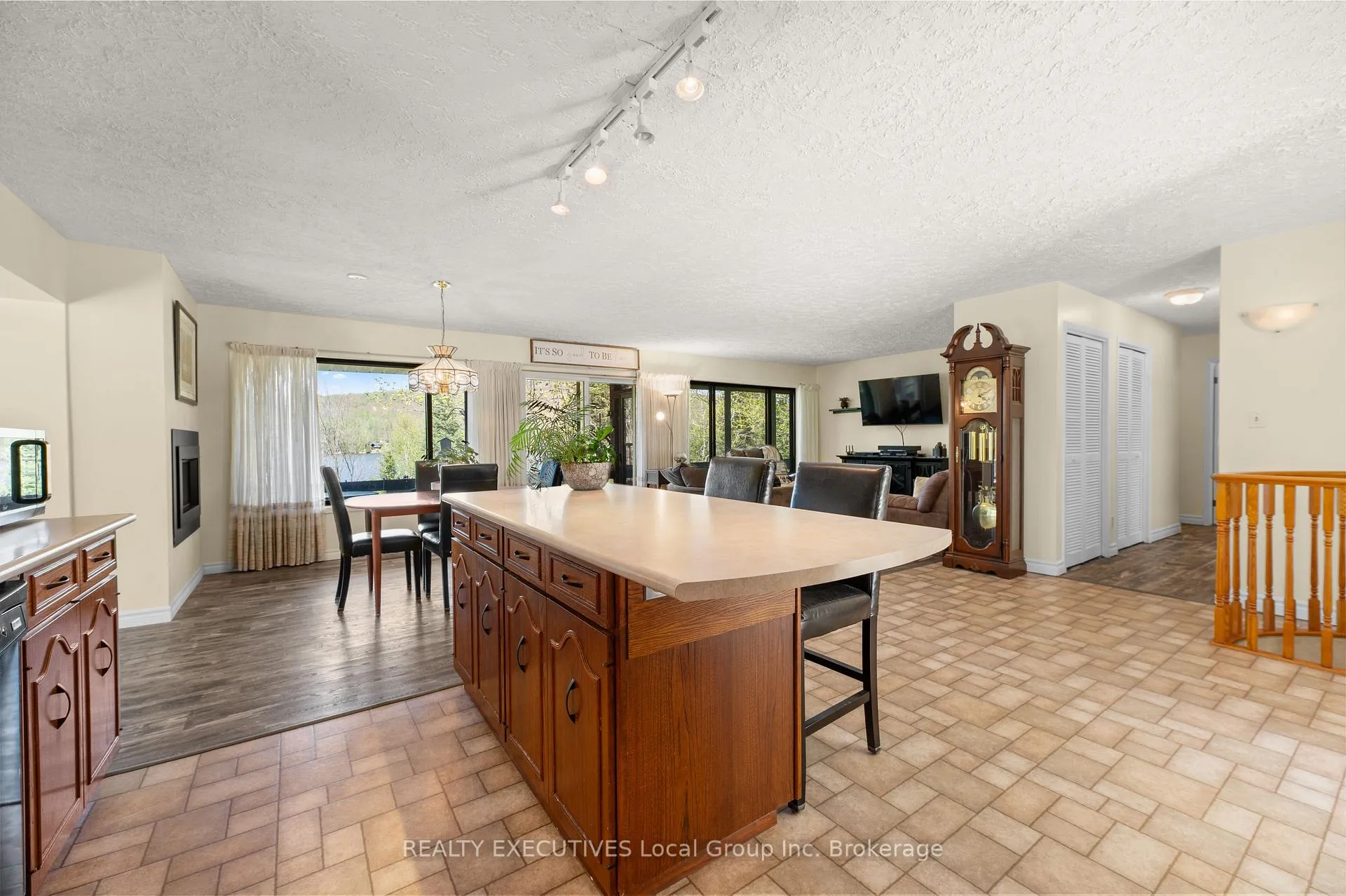 Photo 9 of 1464 Peninsula Road, North Bay, Birchaven — HOMEH