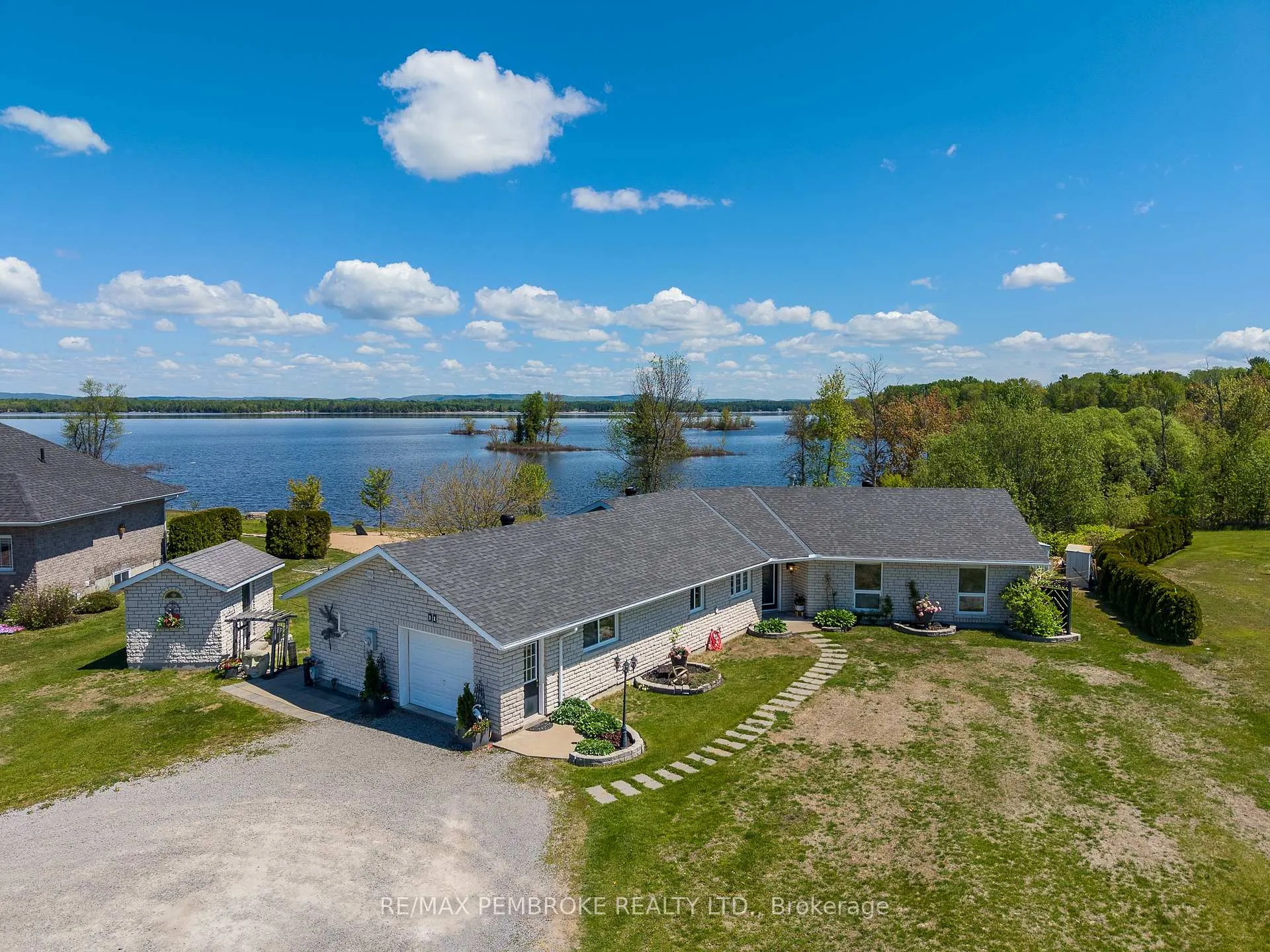 Photo 2 of 11 Fairway Drive, Petawawa — HOMEH