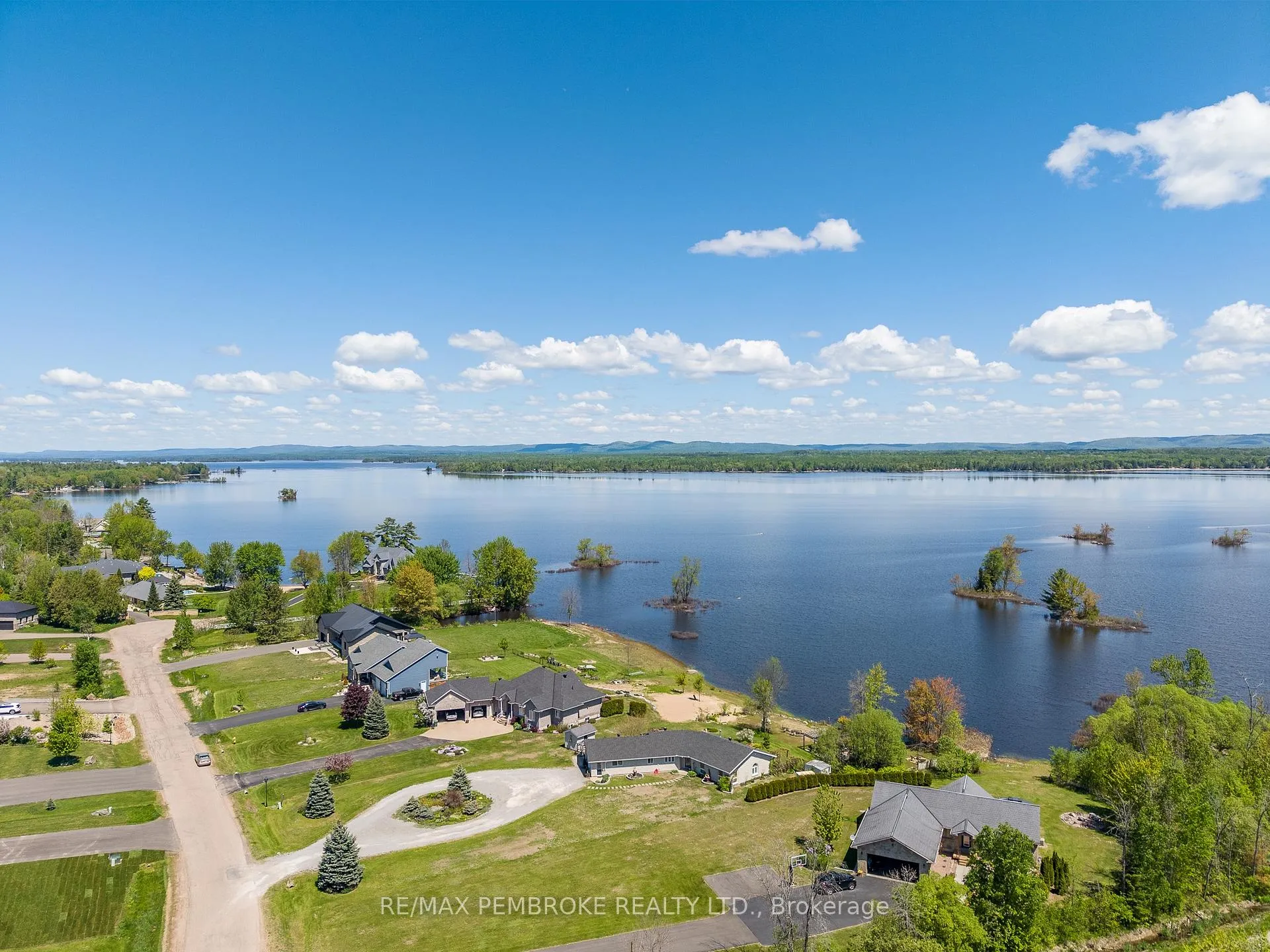 Photo 48 of 11 Fairway Drive, Petawawa — HOMEH