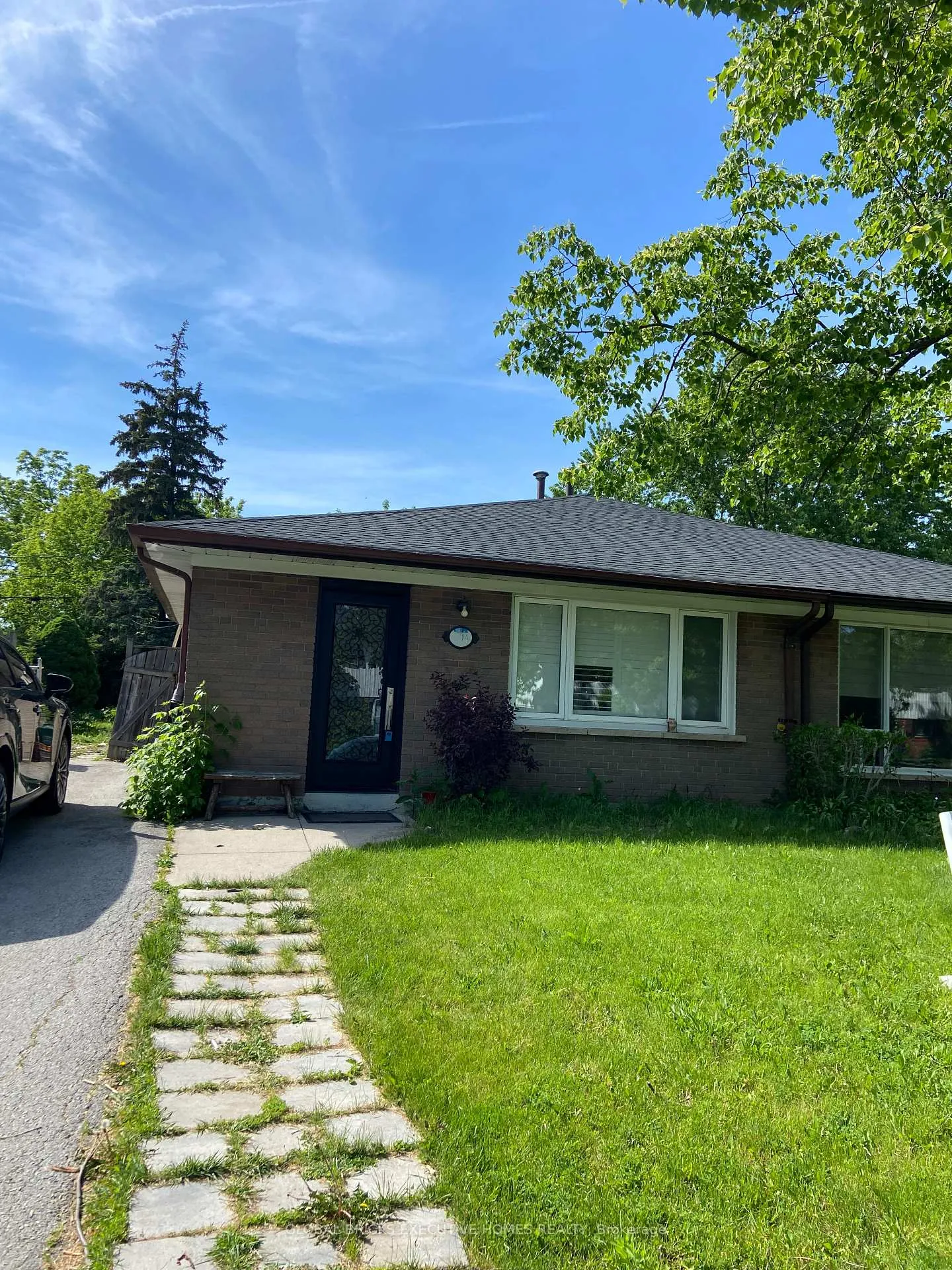 Front of 1274 Redbank Crescent