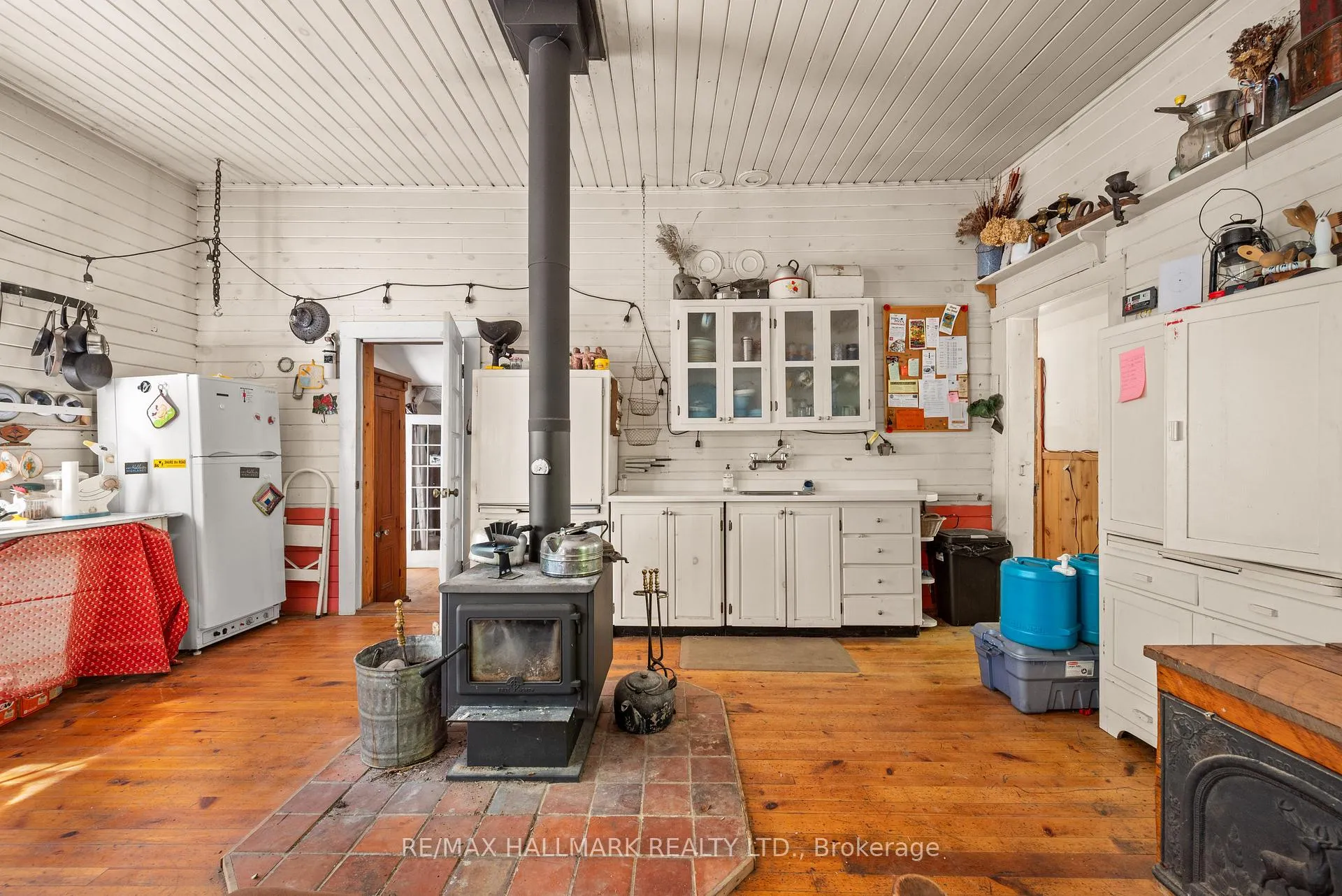 Photo 9 of 1005 Learners Lane, Minden Hills, Lutterworth — HOMEH