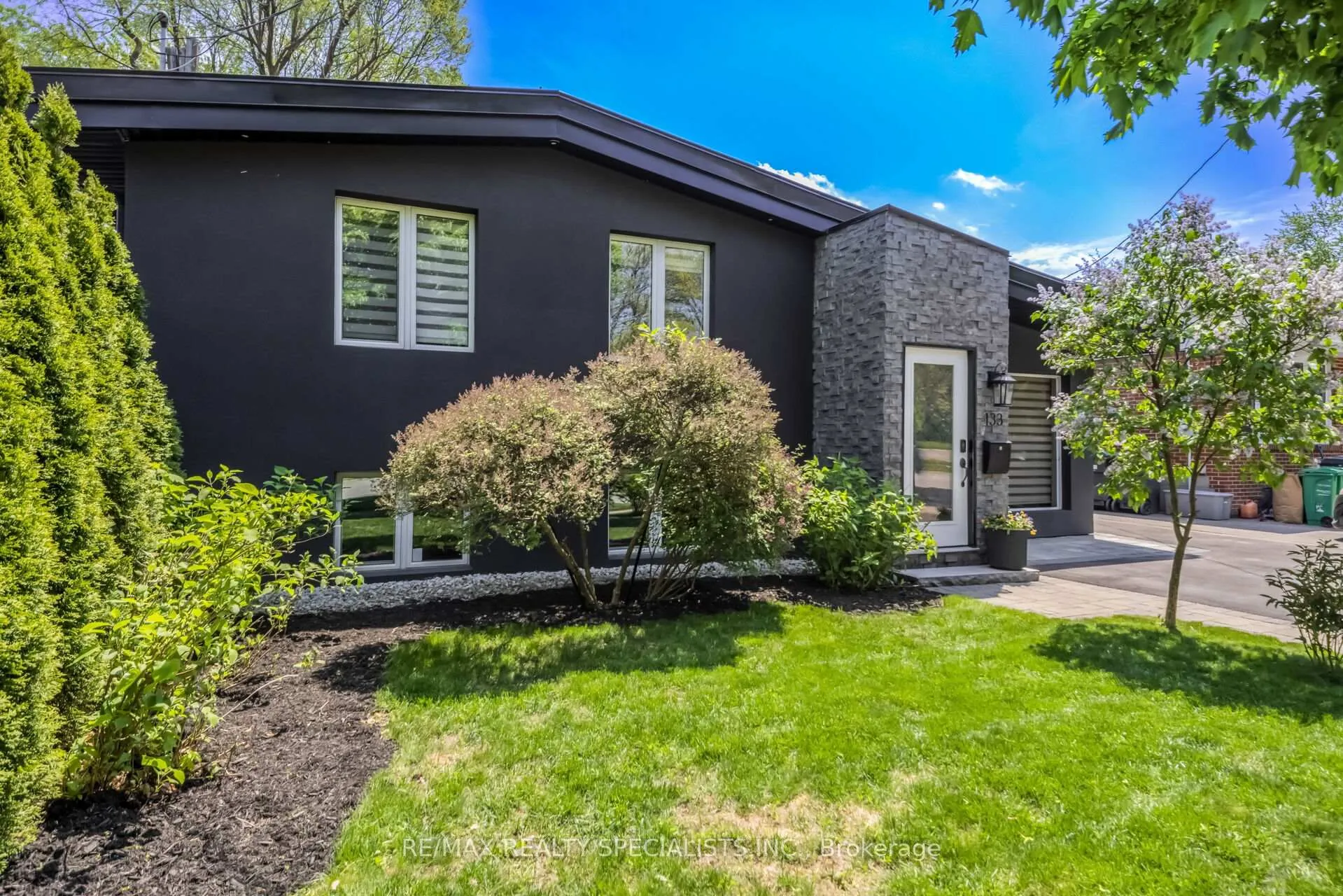 Photo 2 of 133 Eldomar Avenue, Brampton, Brampton East — HOMEH