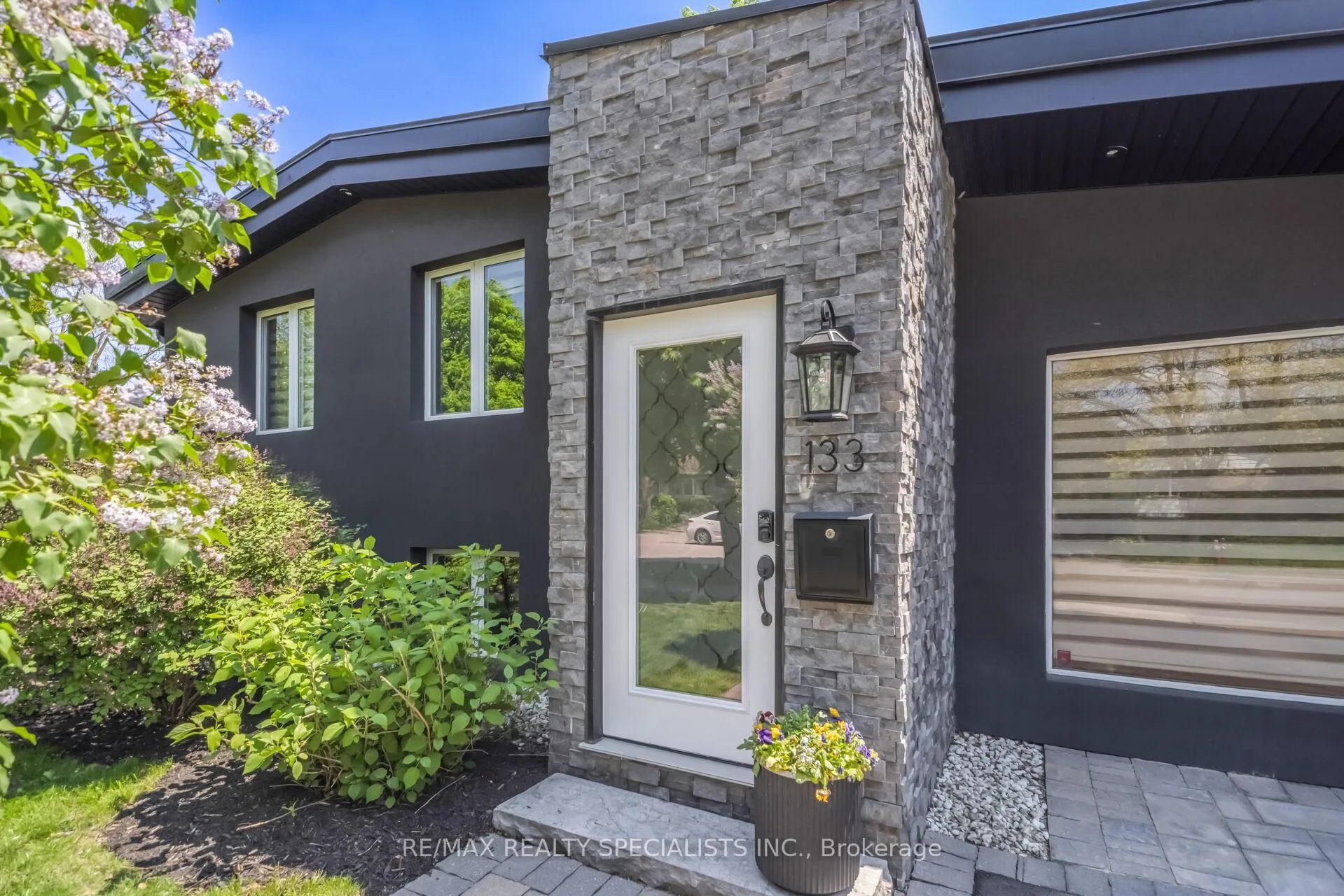 Photo 3 of 133 Eldomar Avenue, Brampton, Brampton East — HOMEH