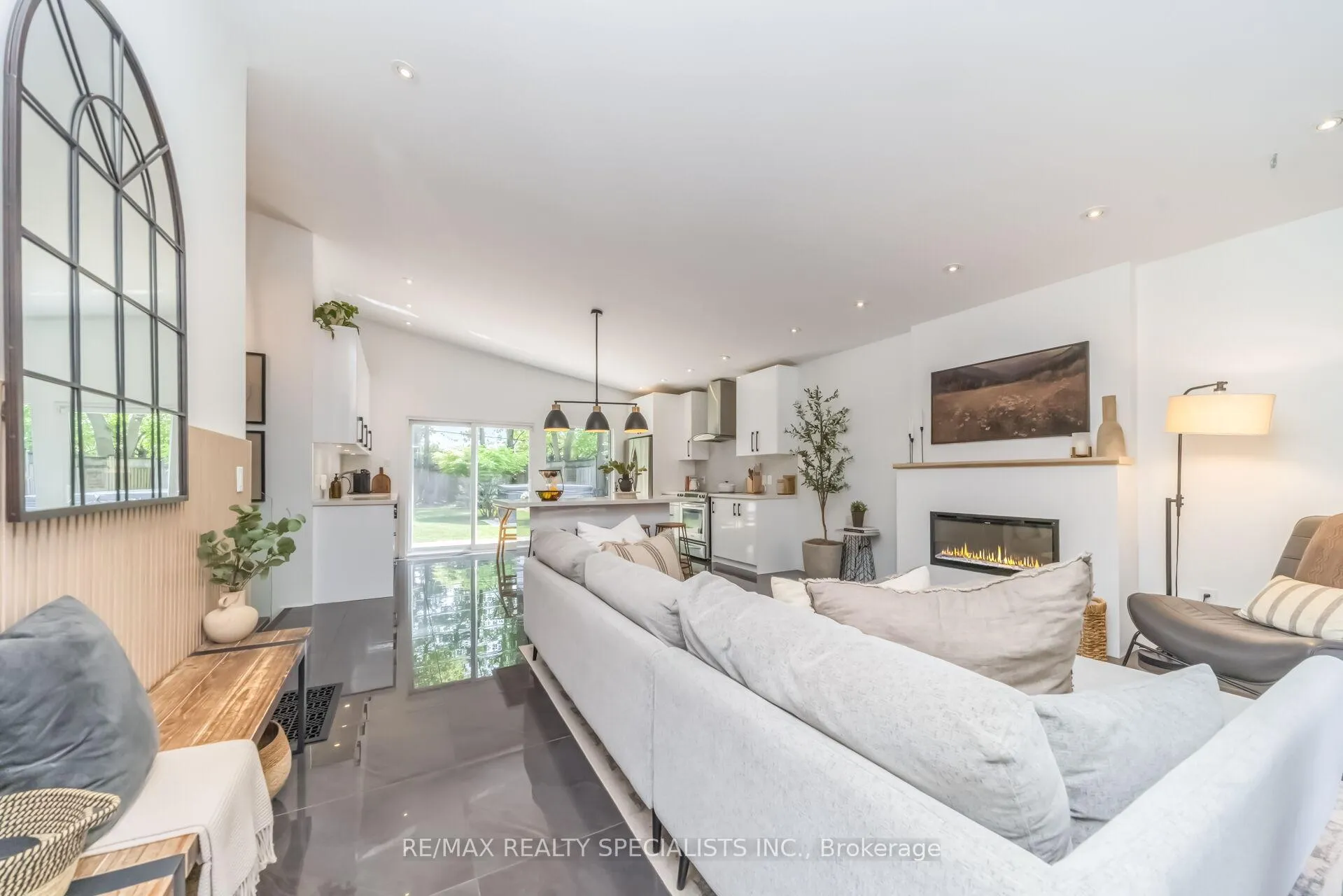 Photo 6 of 133 Eldomar Avenue, Brampton, Brampton East — HOMEH