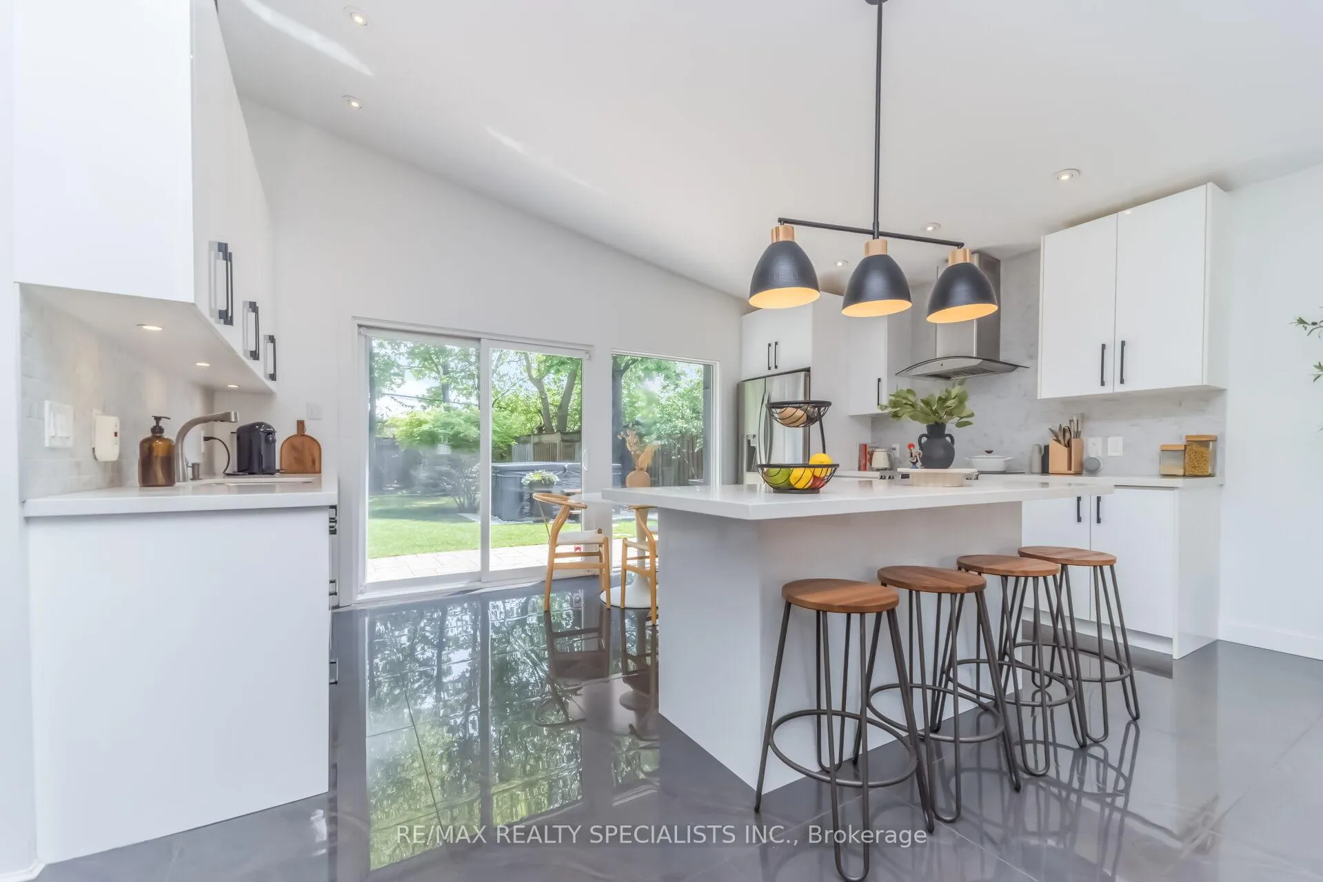 Photo 12 of 133 Eldomar Avenue, Brampton, Brampton East — HOMEH