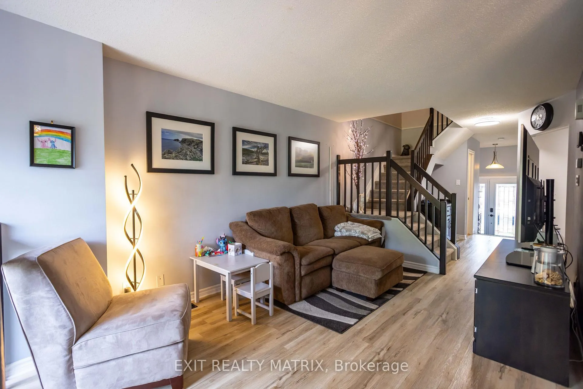 Photo 6 of 1523 Briarfield Crescent, Ottawa, Fallingbrook/Ridgemount — HOMEH