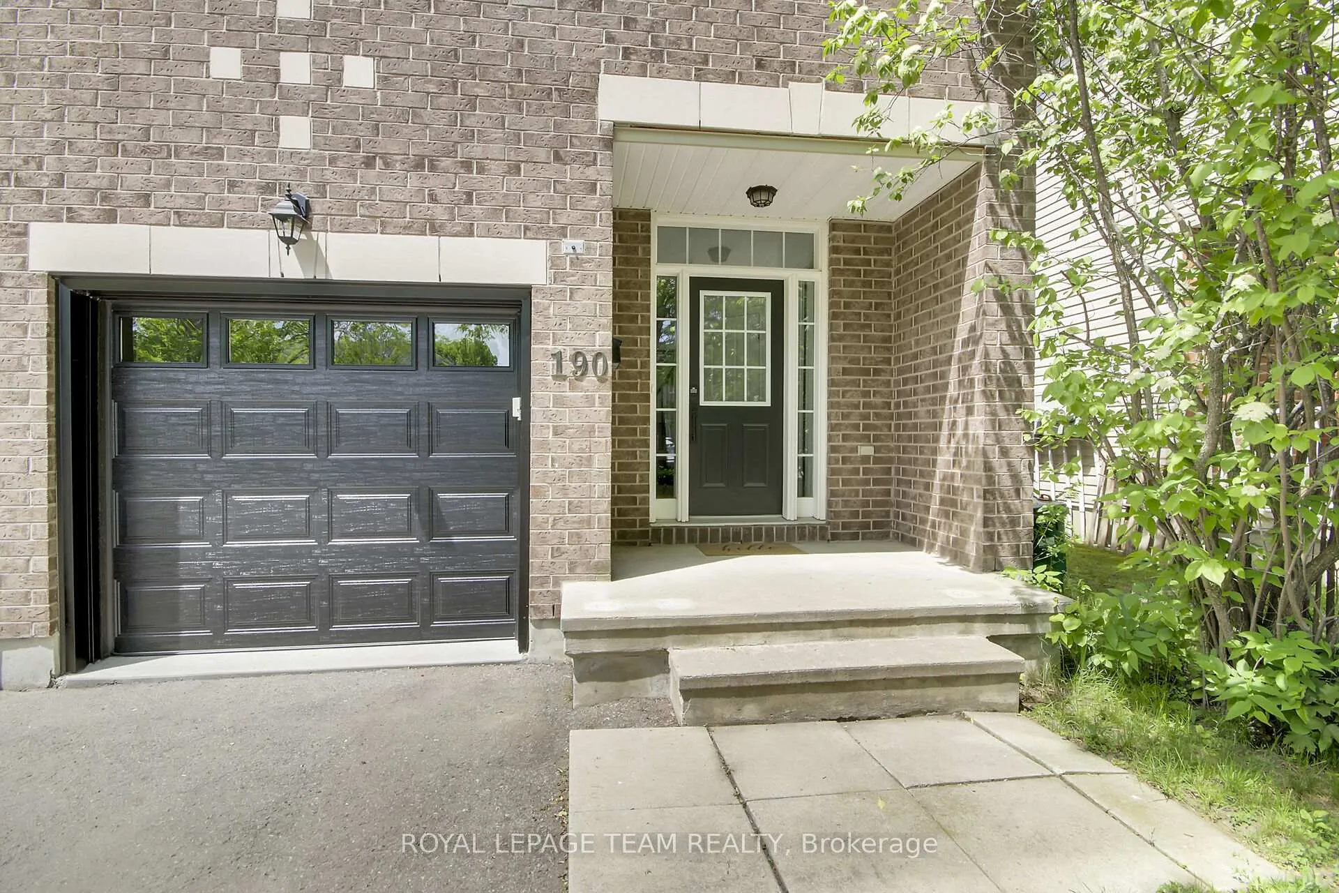 Photo 2 of 190 Saddlesmith Circle, Ottawa, Kanata - Emerald Meadows/Trailwest — HOMEH