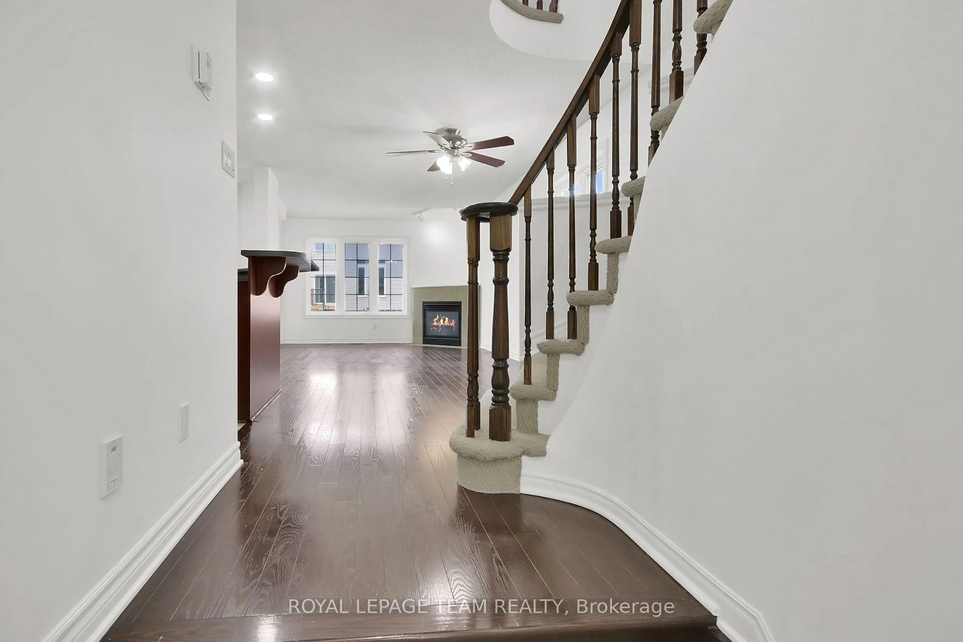 Photo 4 of 190 Saddlesmith Circle, Ottawa, Kanata - Emerald Meadows/Trailwest — HOMEH