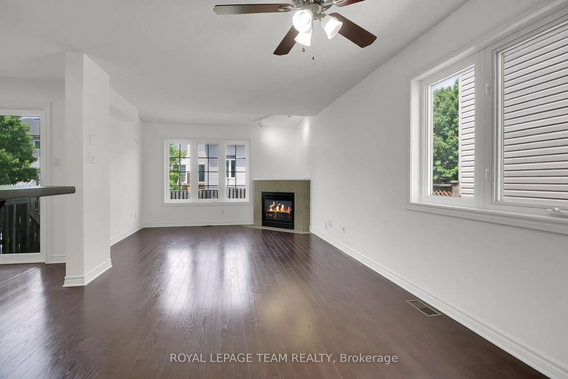 Photo 5 of 190 Saddlesmith Circle, Ottawa, Kanata - Emerald Meadows/Trailwest — HOMEH