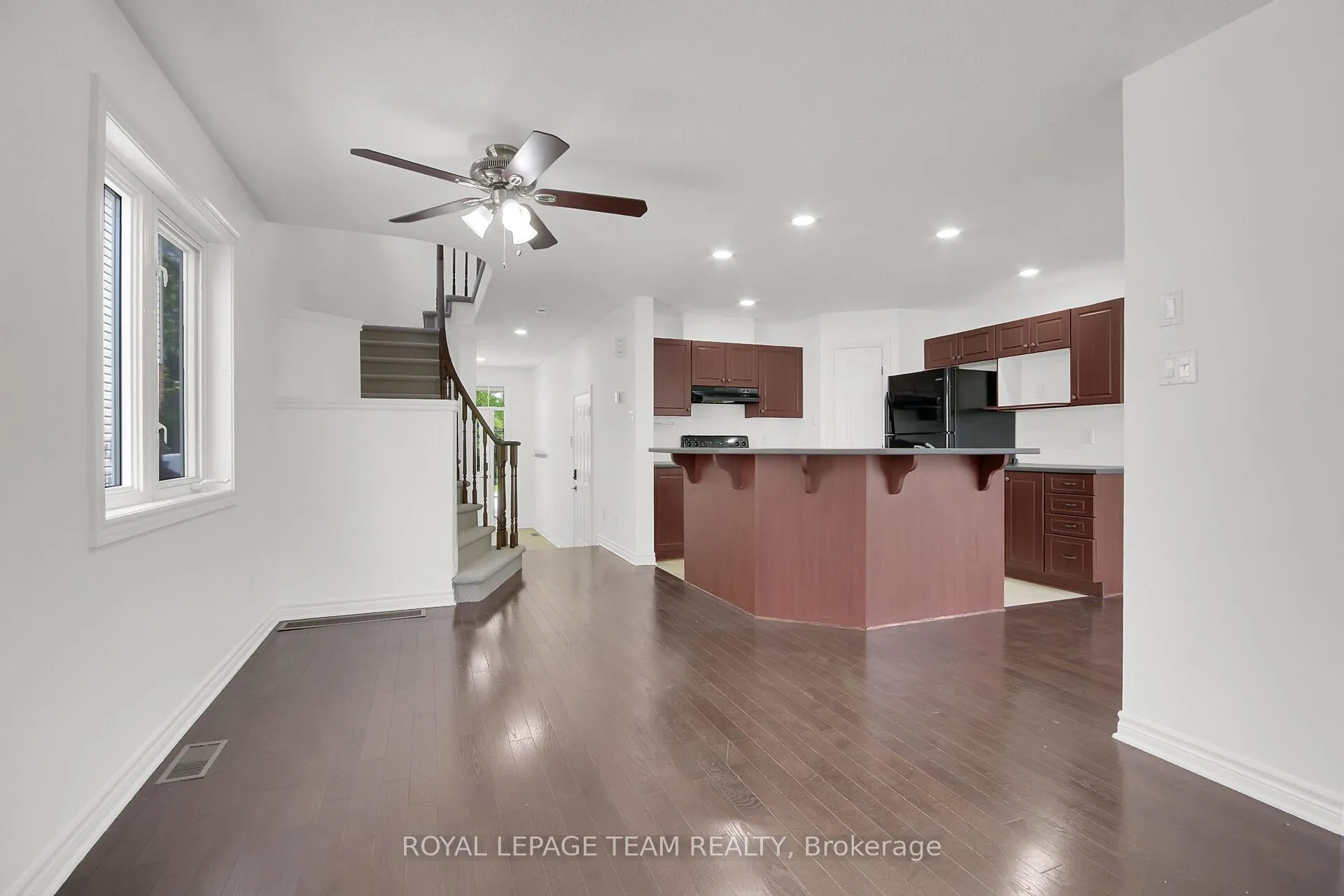Photo 9 of 190 Saddlesmith Circle, Ottawa, Kanata - Emerald Meadows/Trailwest — HOMEH