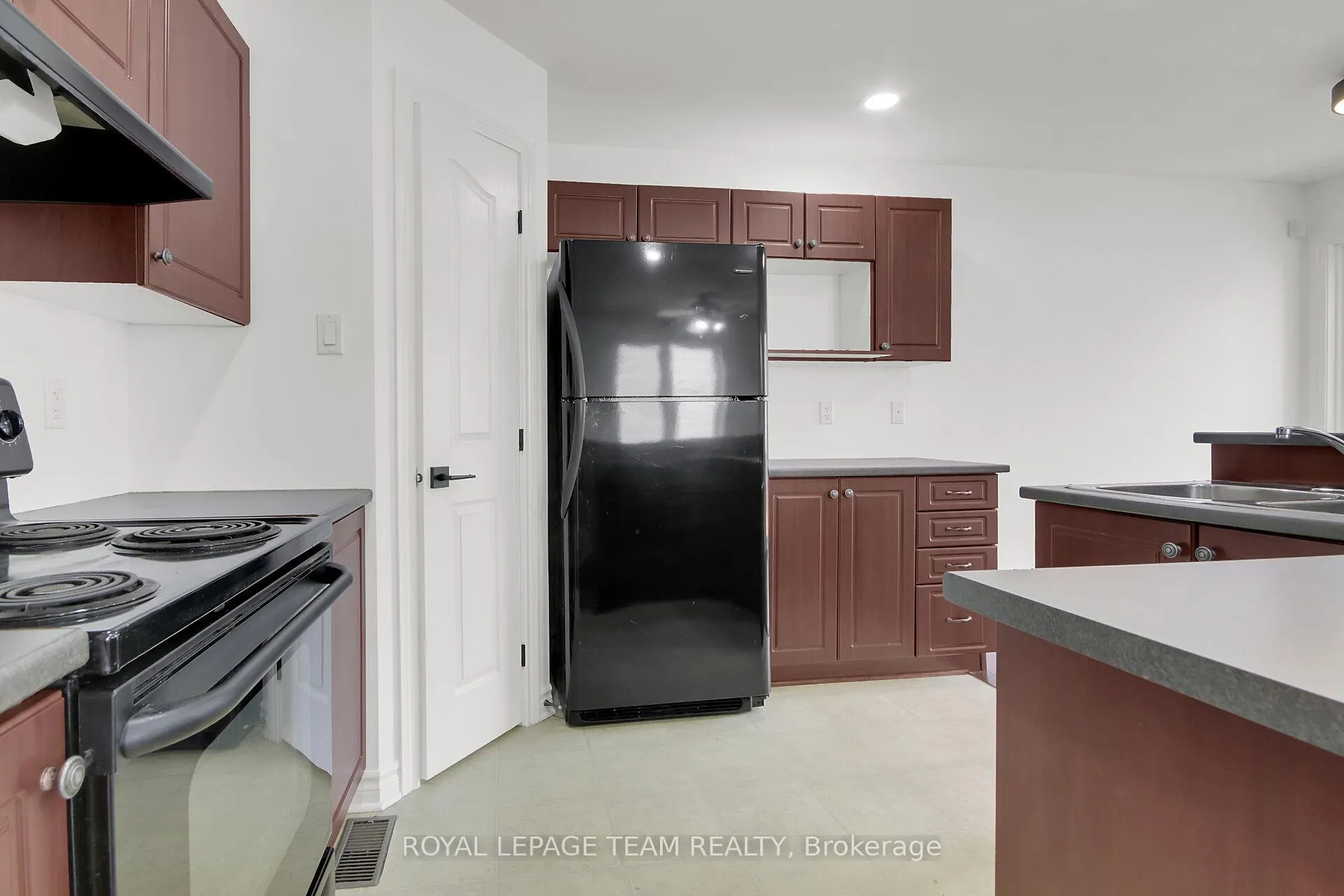 Photo 12 of 190 Saddlesmith Circle, Ottawa, Kanata - Emerald Meadows/Trailwest — HOMEH