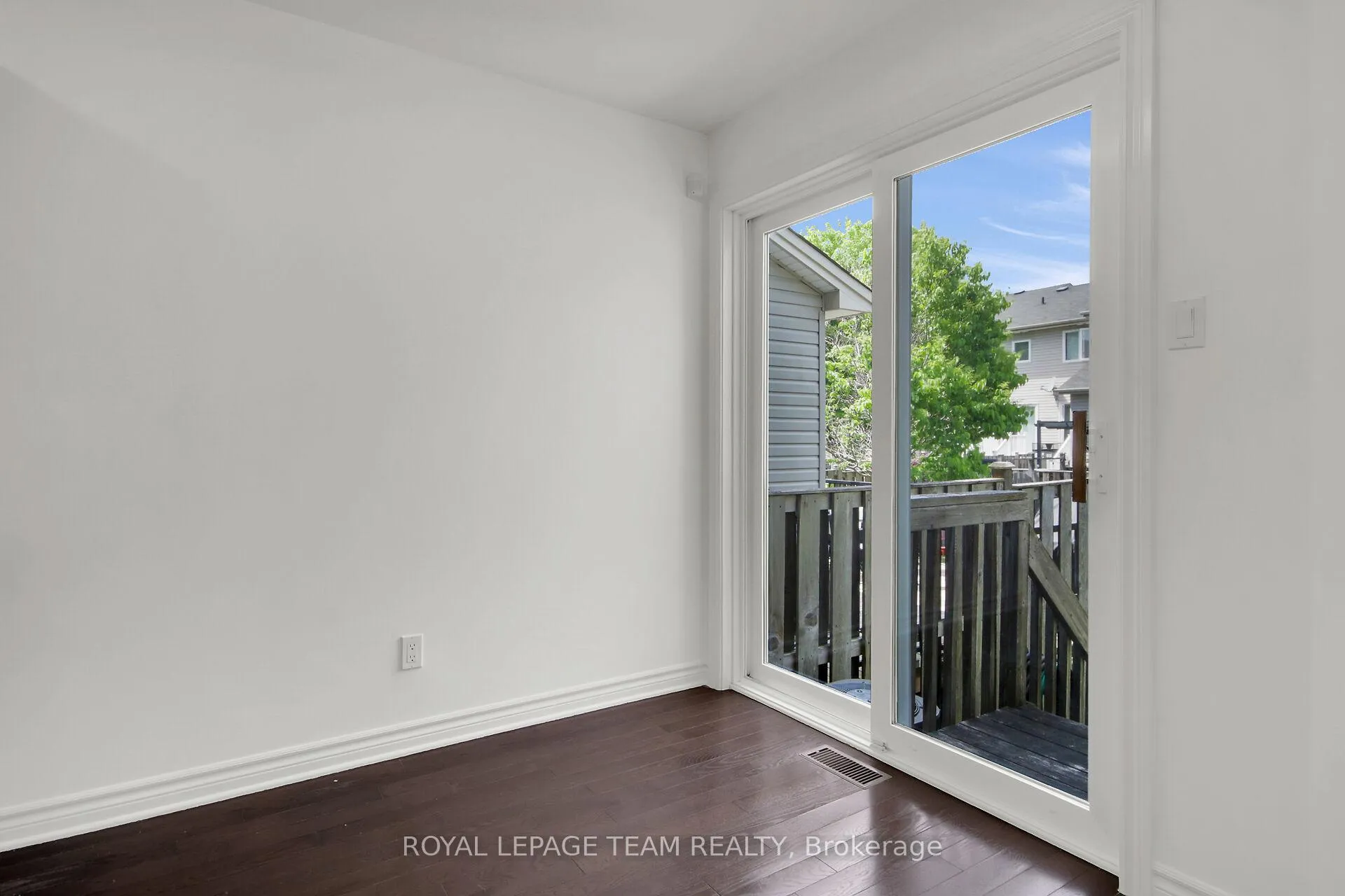 Photo 13 of 190 Saddlesmith Circle, Ottawa, Kanata - Emerald Meadows/Trailwest — HOMEH