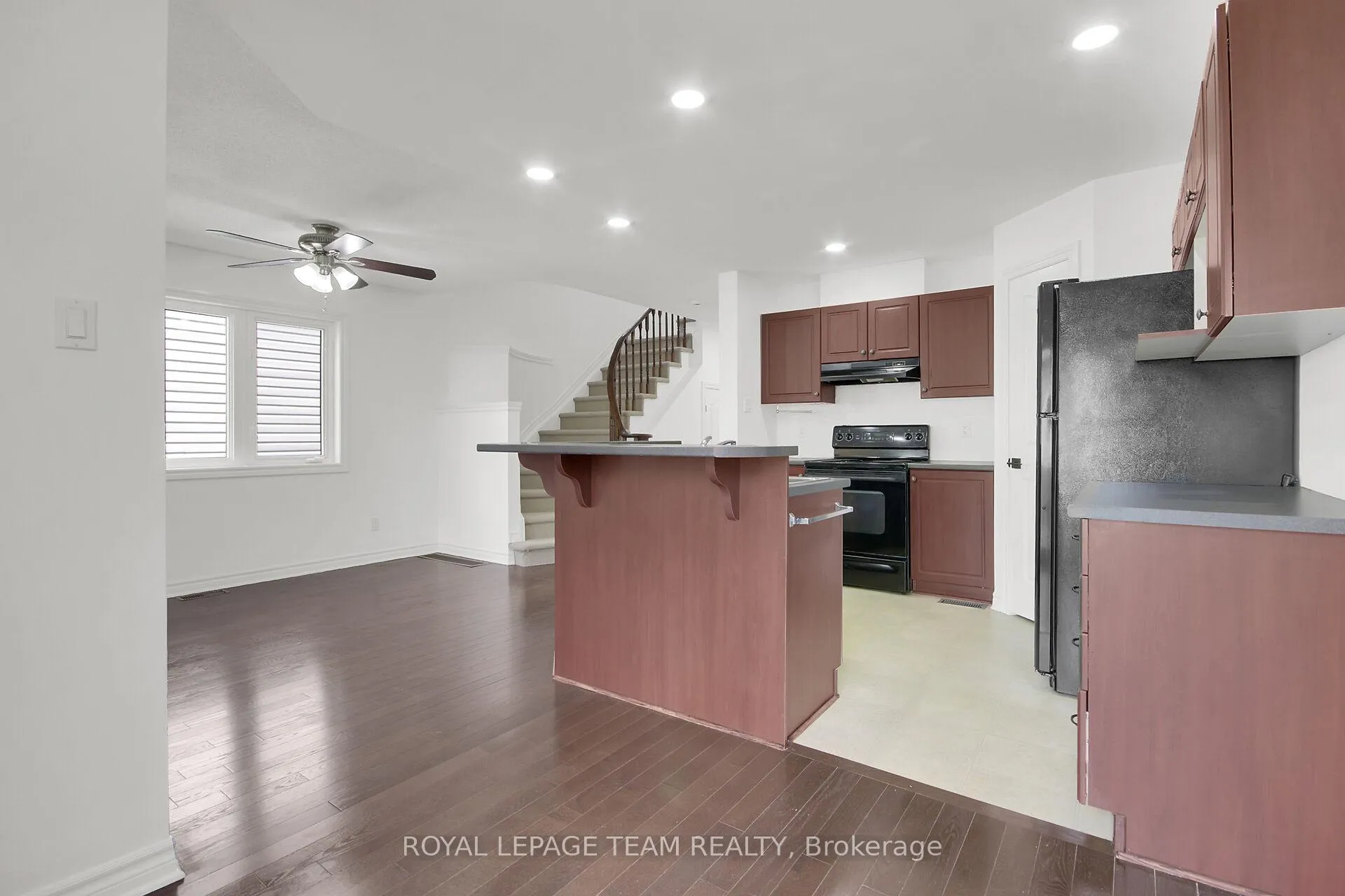 Photo 14 of 190 Saddlesmith Circle, Ottawa, Kanata - Emerald Meadows/Trailwest — HOMEH