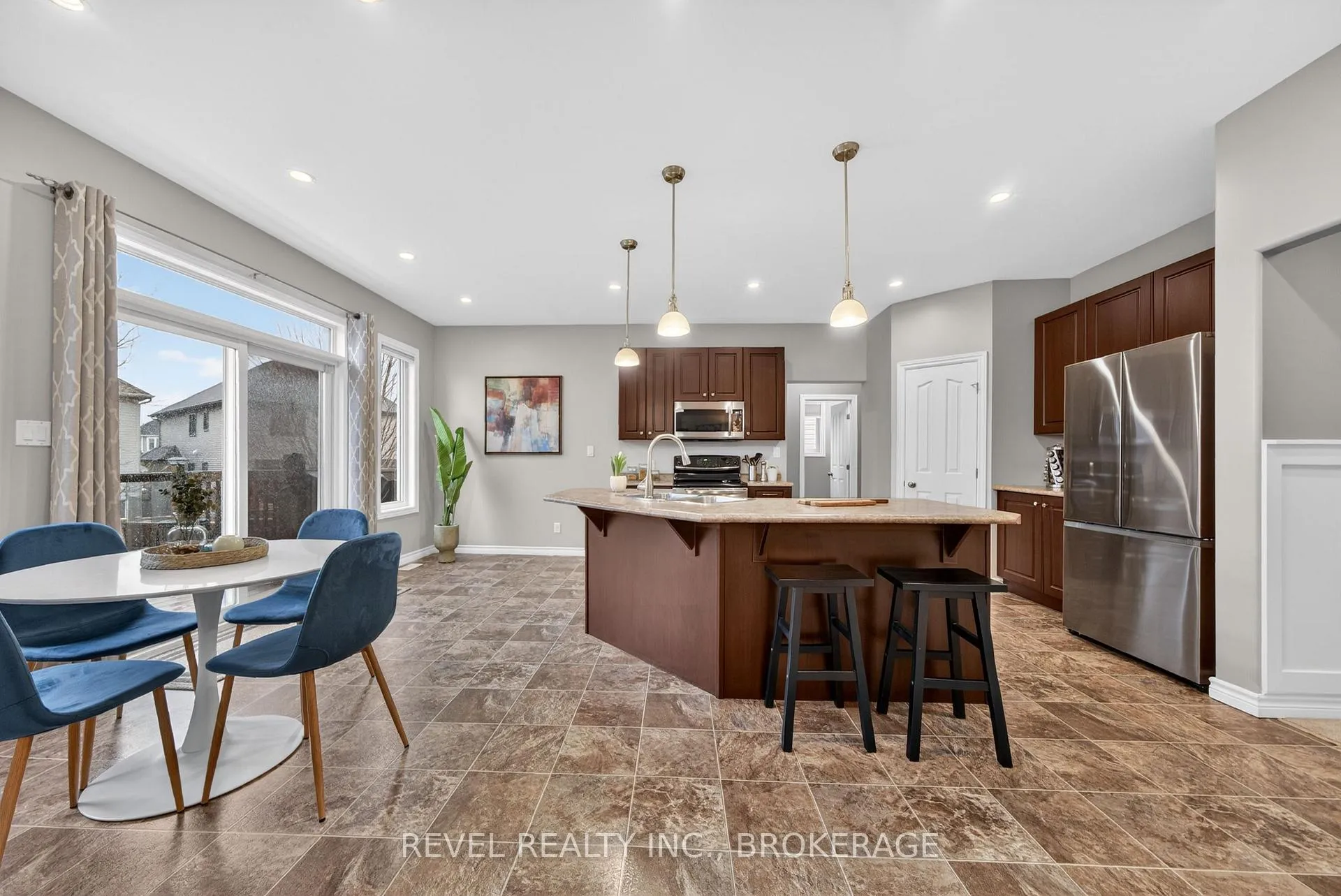Photo 9 of 1557 Providence Crescent, Kingston, City Northwest — HOMEH