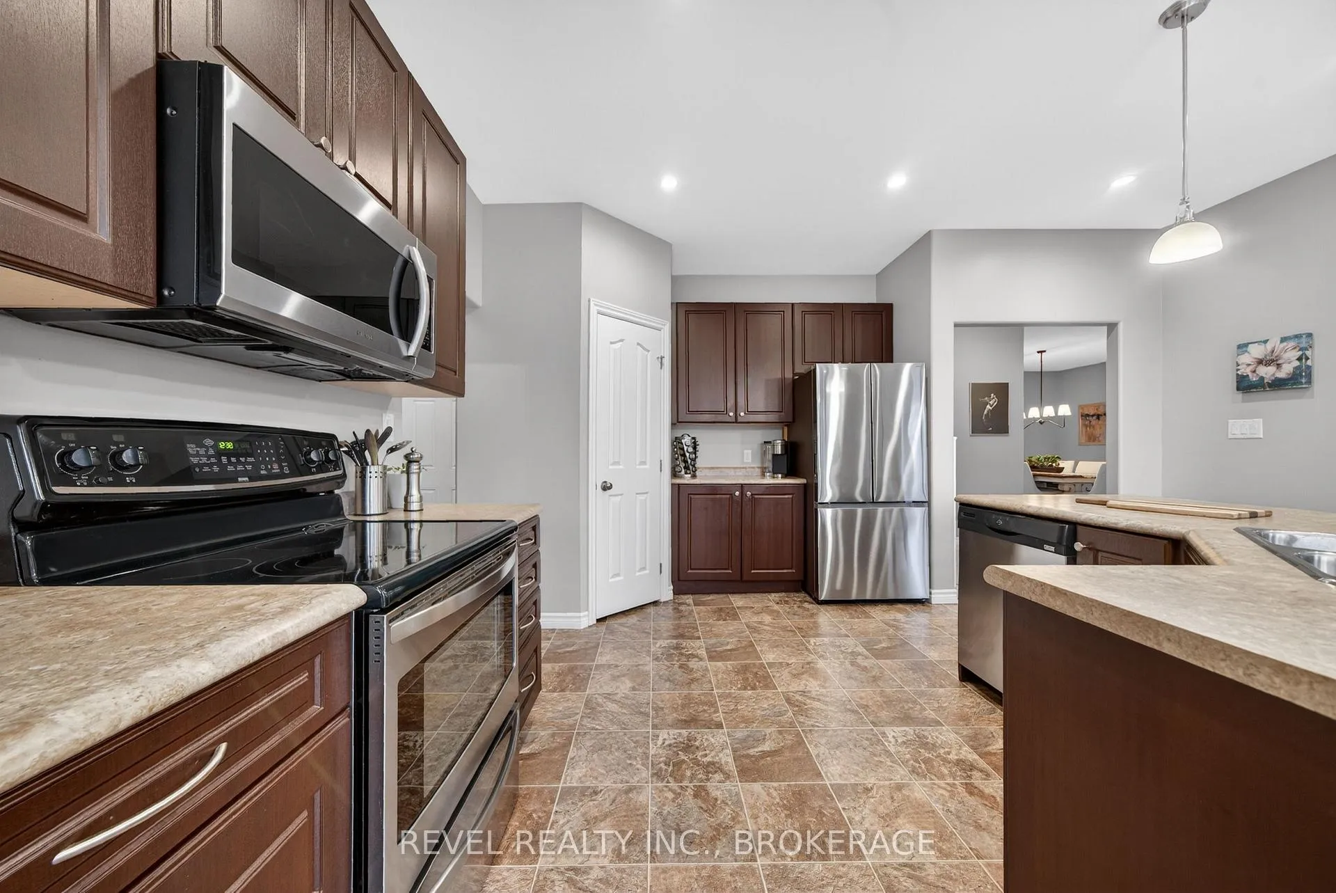 Photo 11 of 1557 Providence Crescent, Kingston, City Northwest — HOMEH