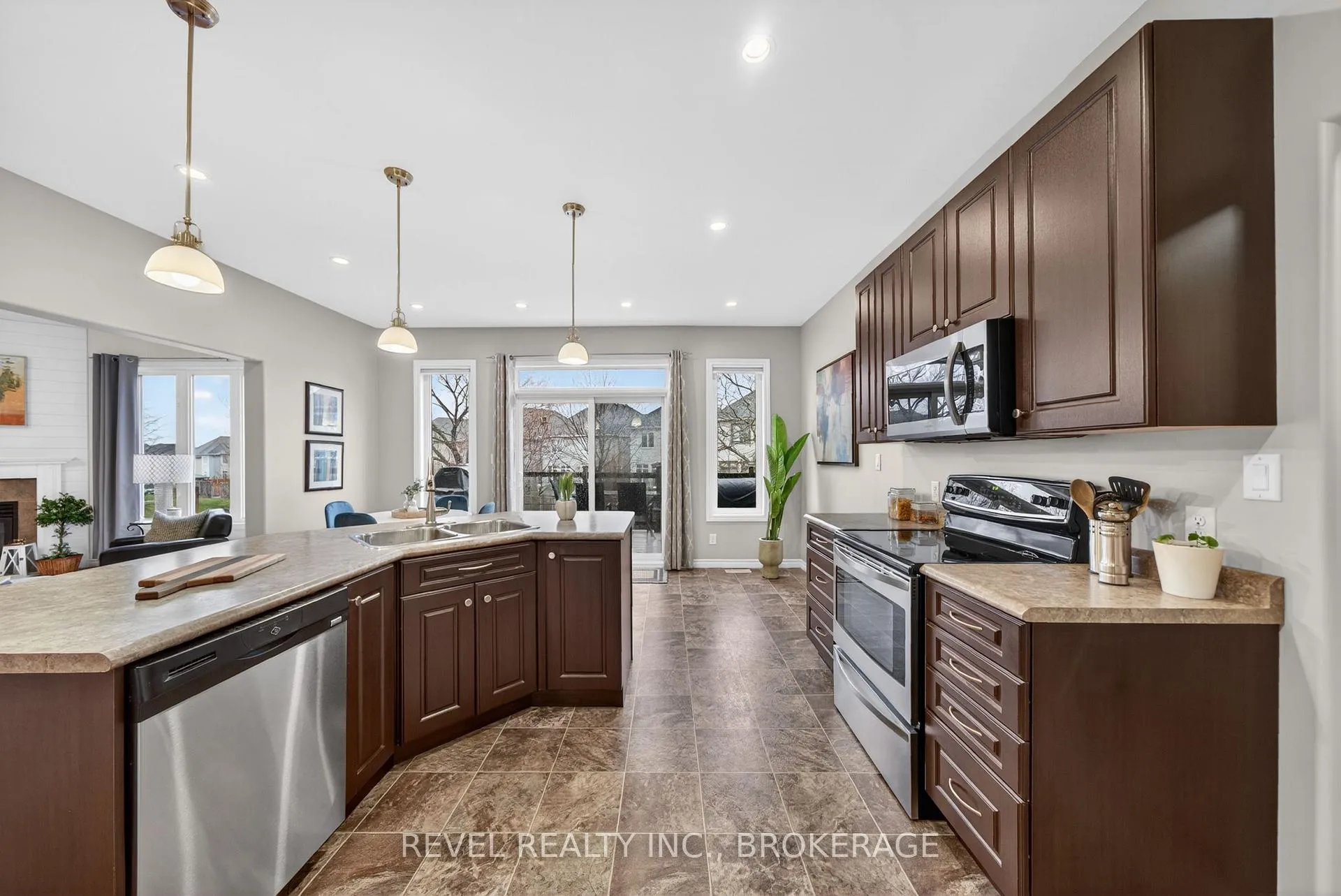 Photo 12 of 1557 Providence Crescent, Kingston, City Northwest — HOMEH