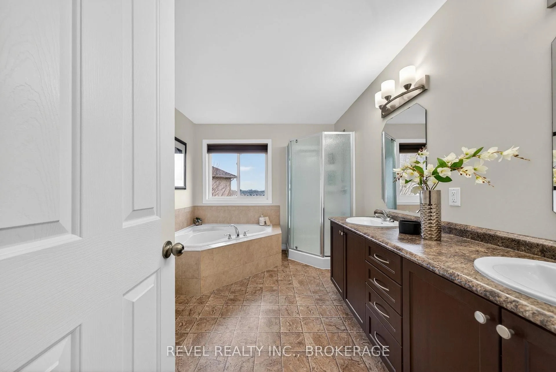 Photo 26 of 1557 Providence Crescent, Kingston, City Northwest — HOMEH