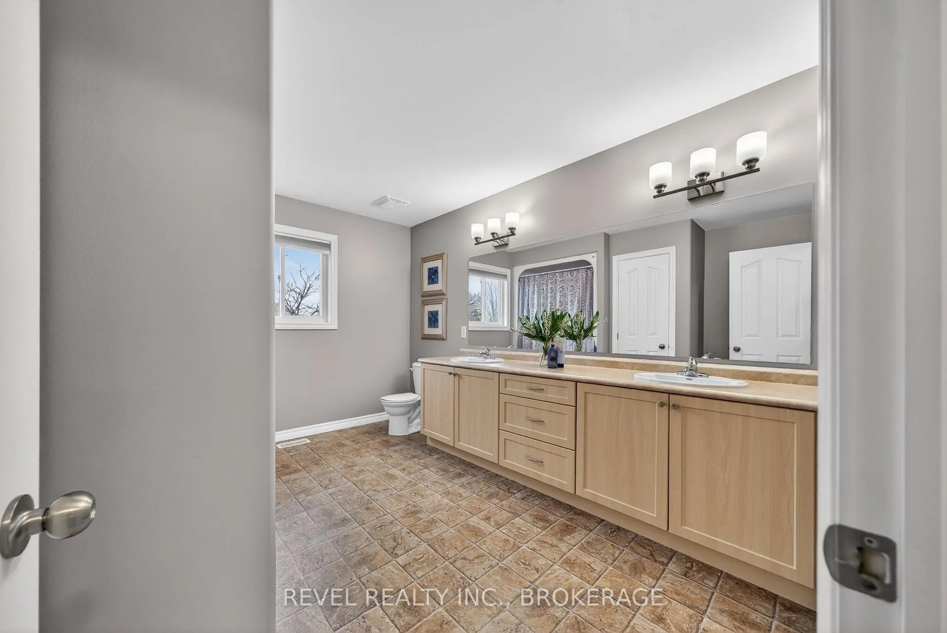 Photo 31 of 1557 Providence Crescent, Kingston, City Northwest — HOMEH