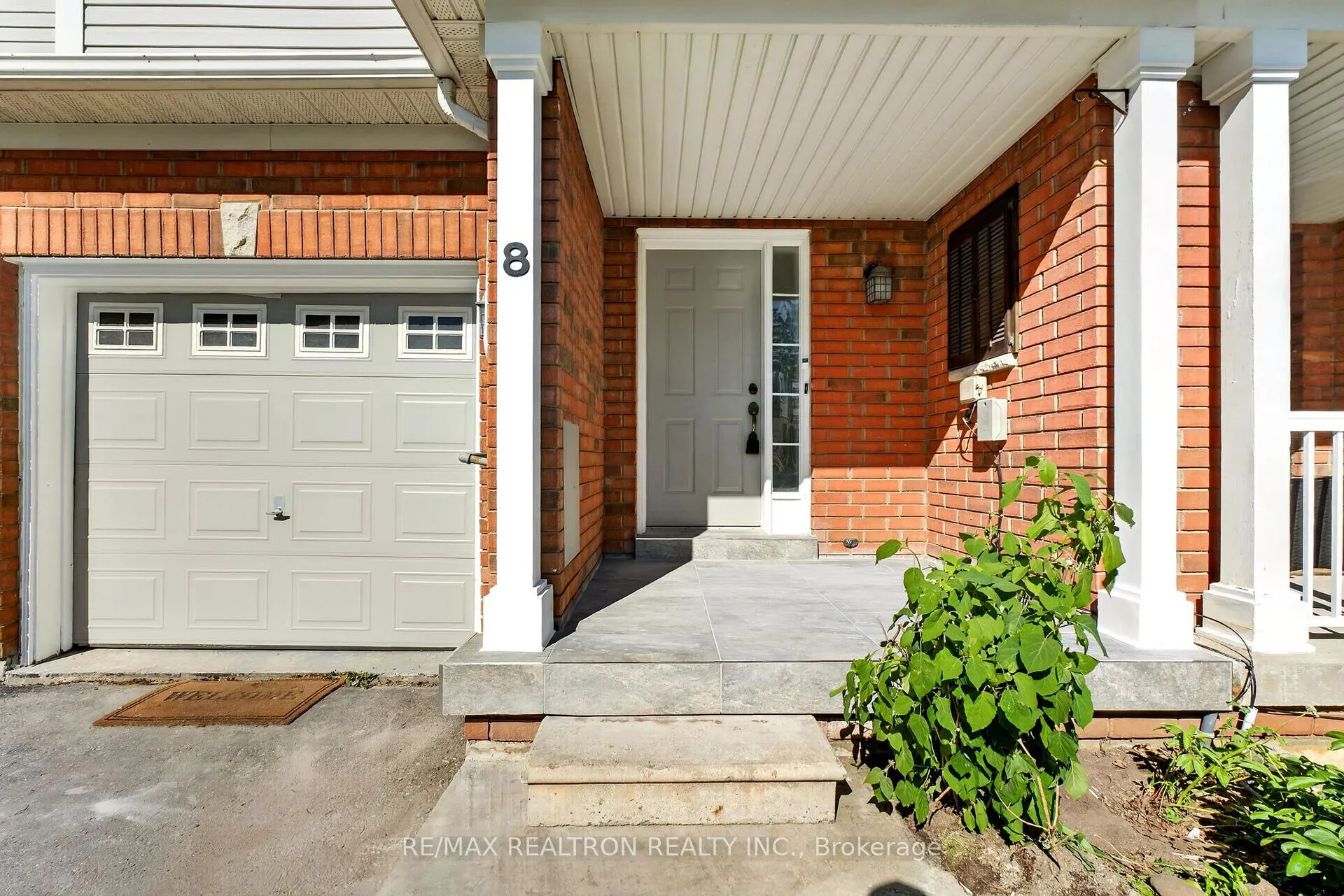Photo 2 of 8 Toscana Drive, Whitby, Taunton North — HOMEH