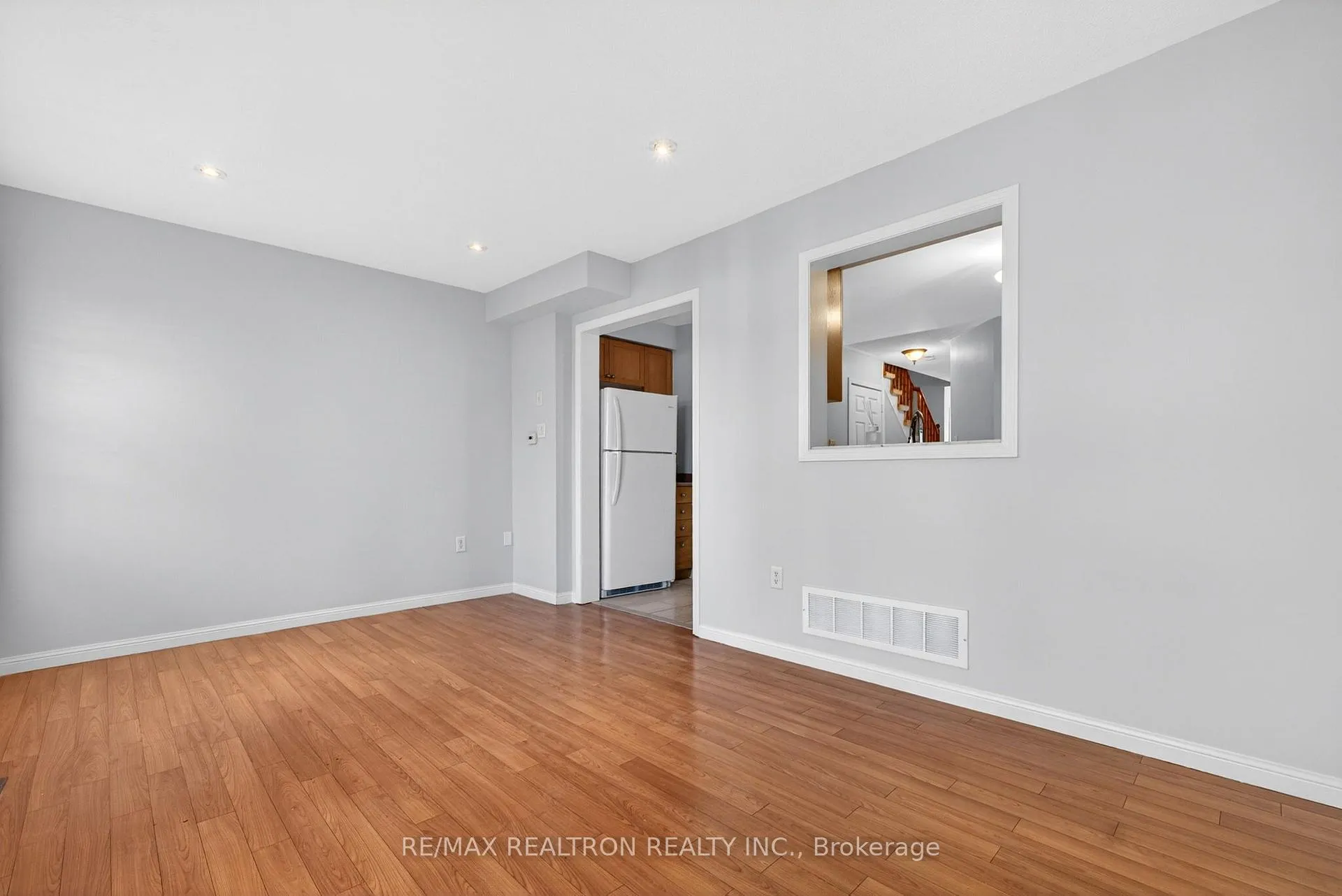 Photo 6 of 8 Toscana Drive, Whitby, Taunton North — HOMEH