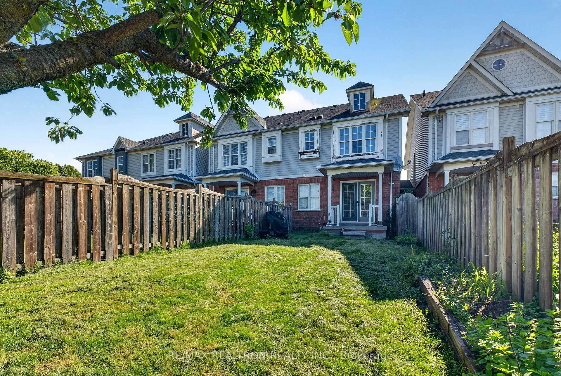Photo 8 of 8 Toscana Drive, Whitby, Taunton North — HOMEH