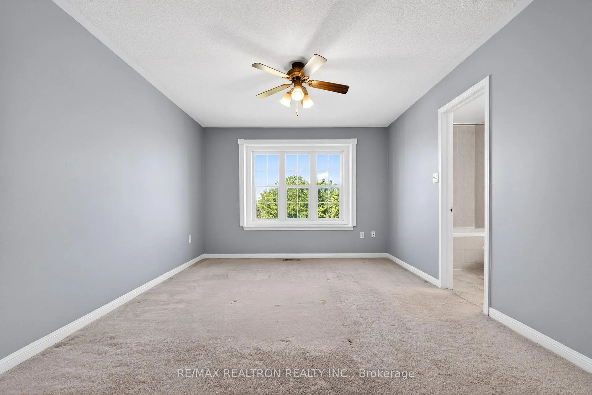 Photo 11 of 8 Toscana Drive, Whitby, Taunton North — HOMEH