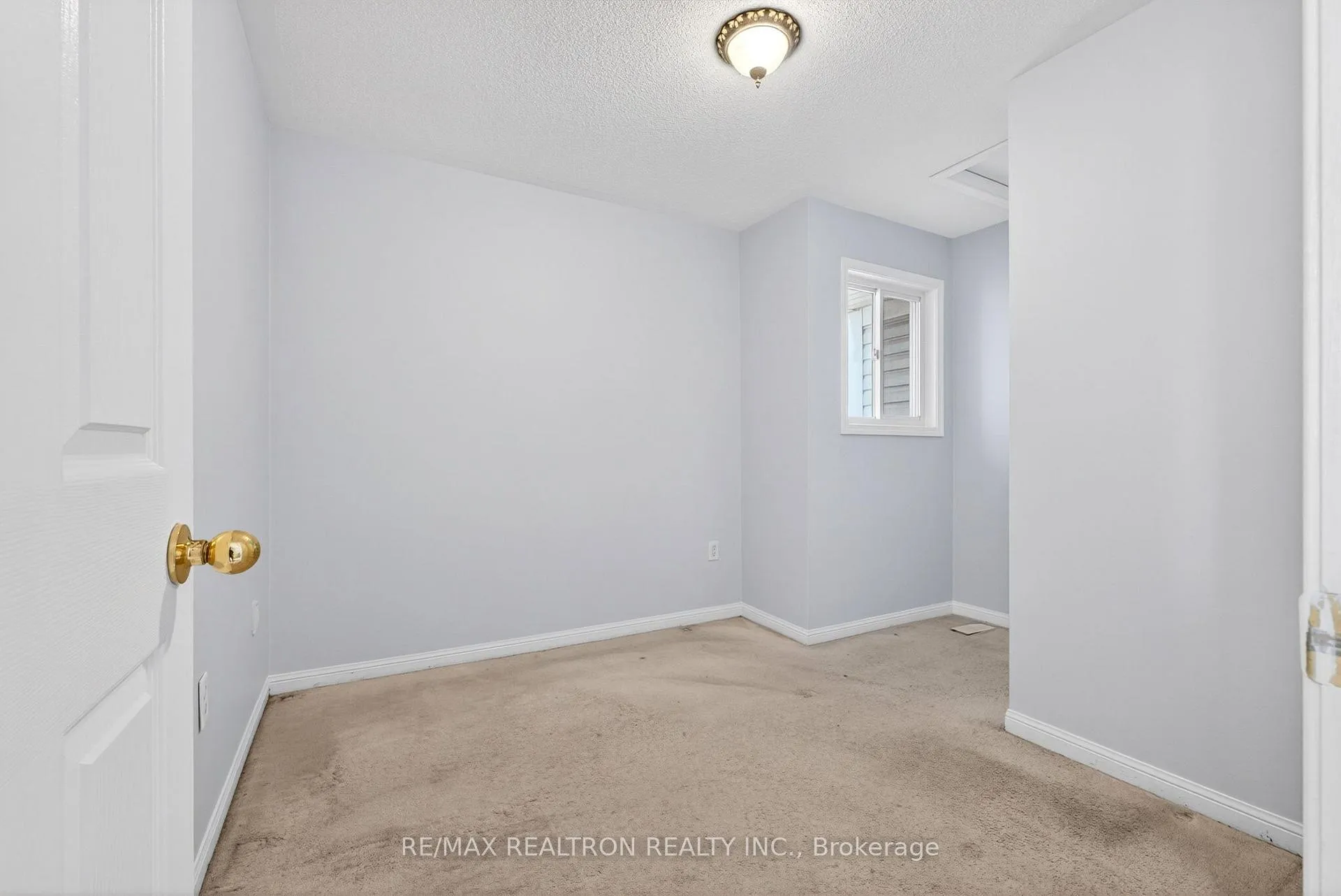 Photo 16 of 8 Toscana Drive, Whitby, Taunton North — HOMEH