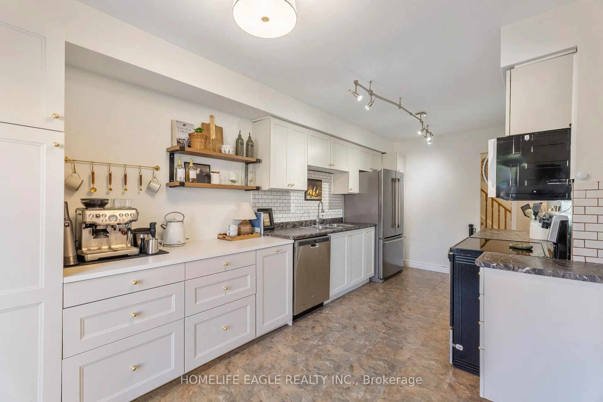 Photo 8 of 97 Crittenden Drive, Georgina, Keswick South — HOMEH
