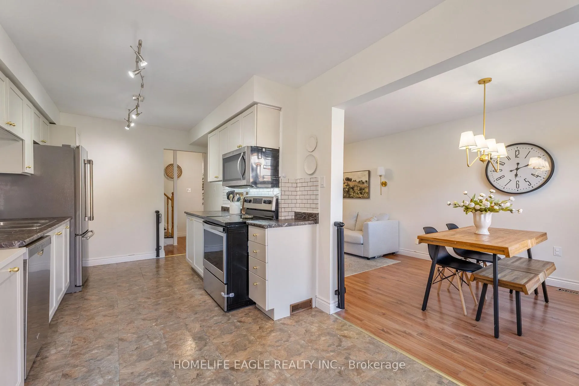 Photo 9 of 97 Crittenden Drive, Georgina, Keswick South — HOMEH