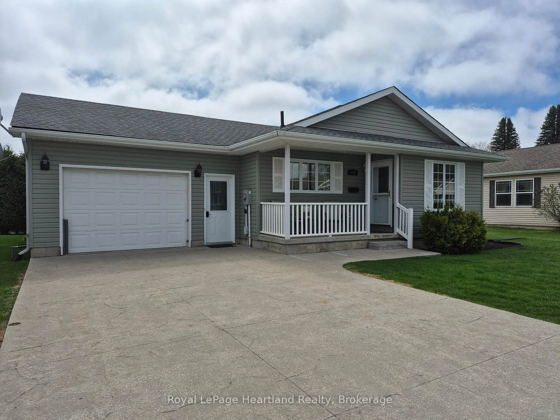 Front of 459 Richard Crescent
