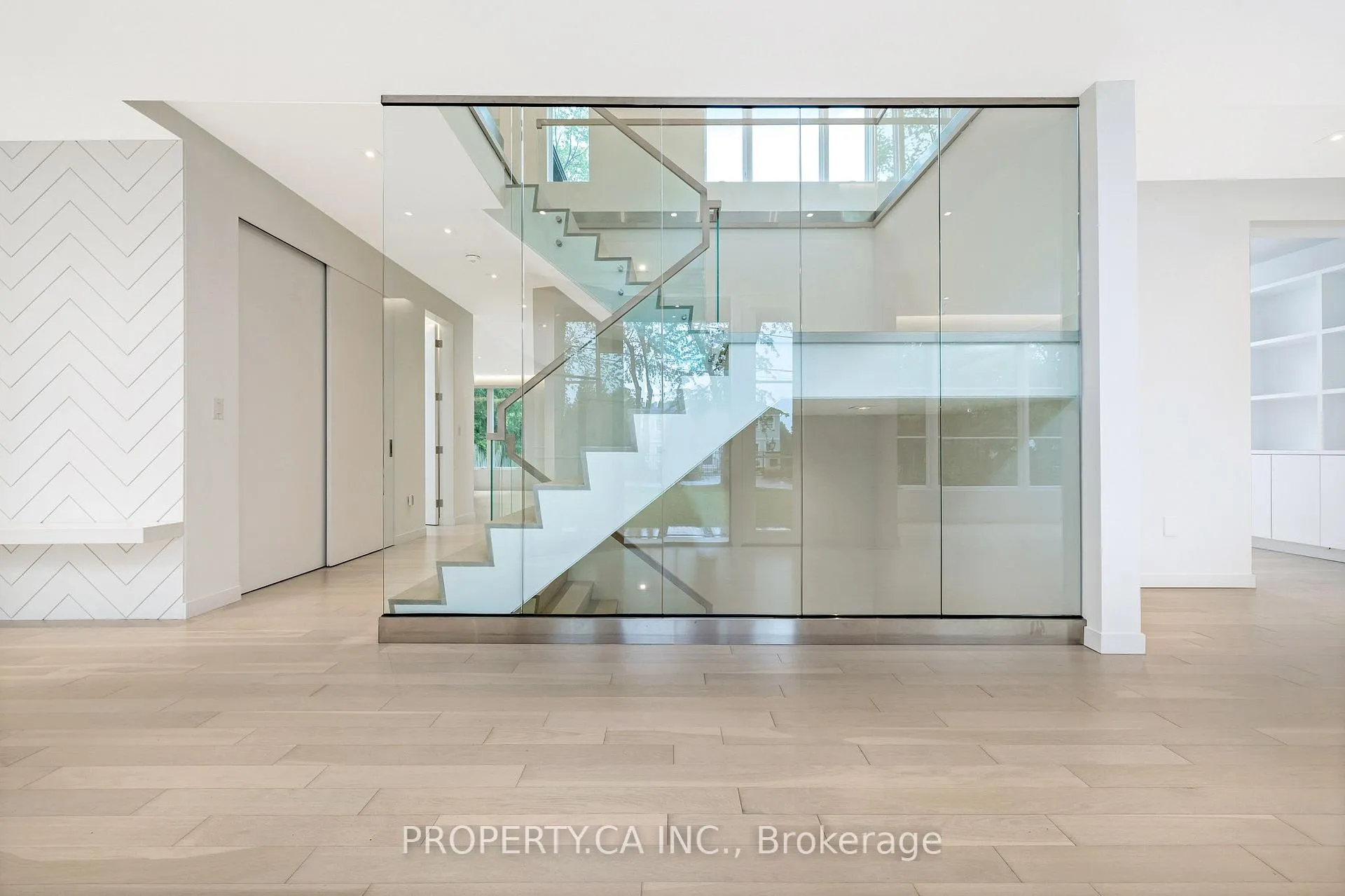Photo 4 of 14 Belvedere Drive, Oakville, Southwest — HOMEH