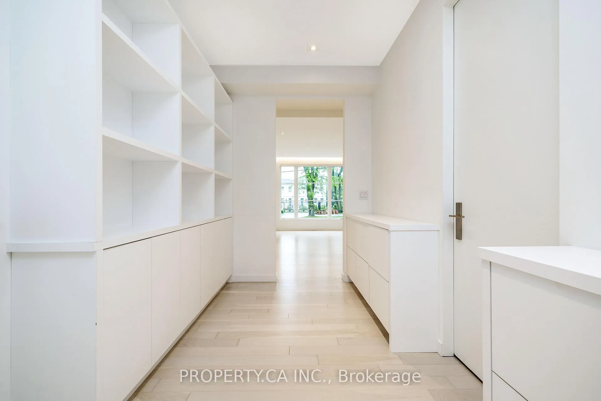 Photo 9 of 14 Belvedere Drive, Oakville, Southwest — HOMEH