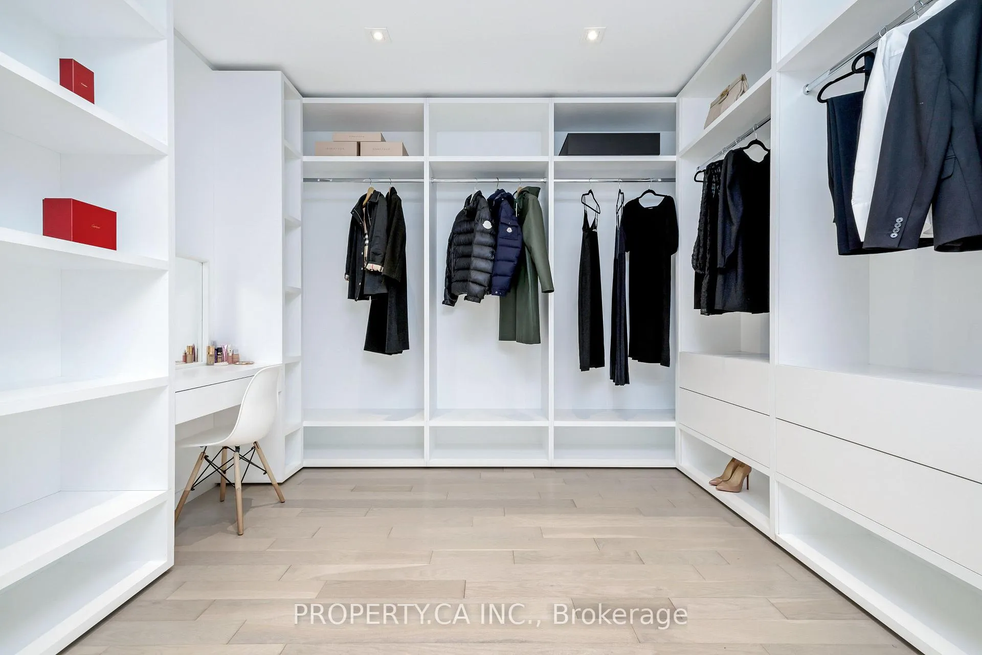 Photo 10 of 14 Belvedere Drive, Oakville, Southwest — HOMEH
