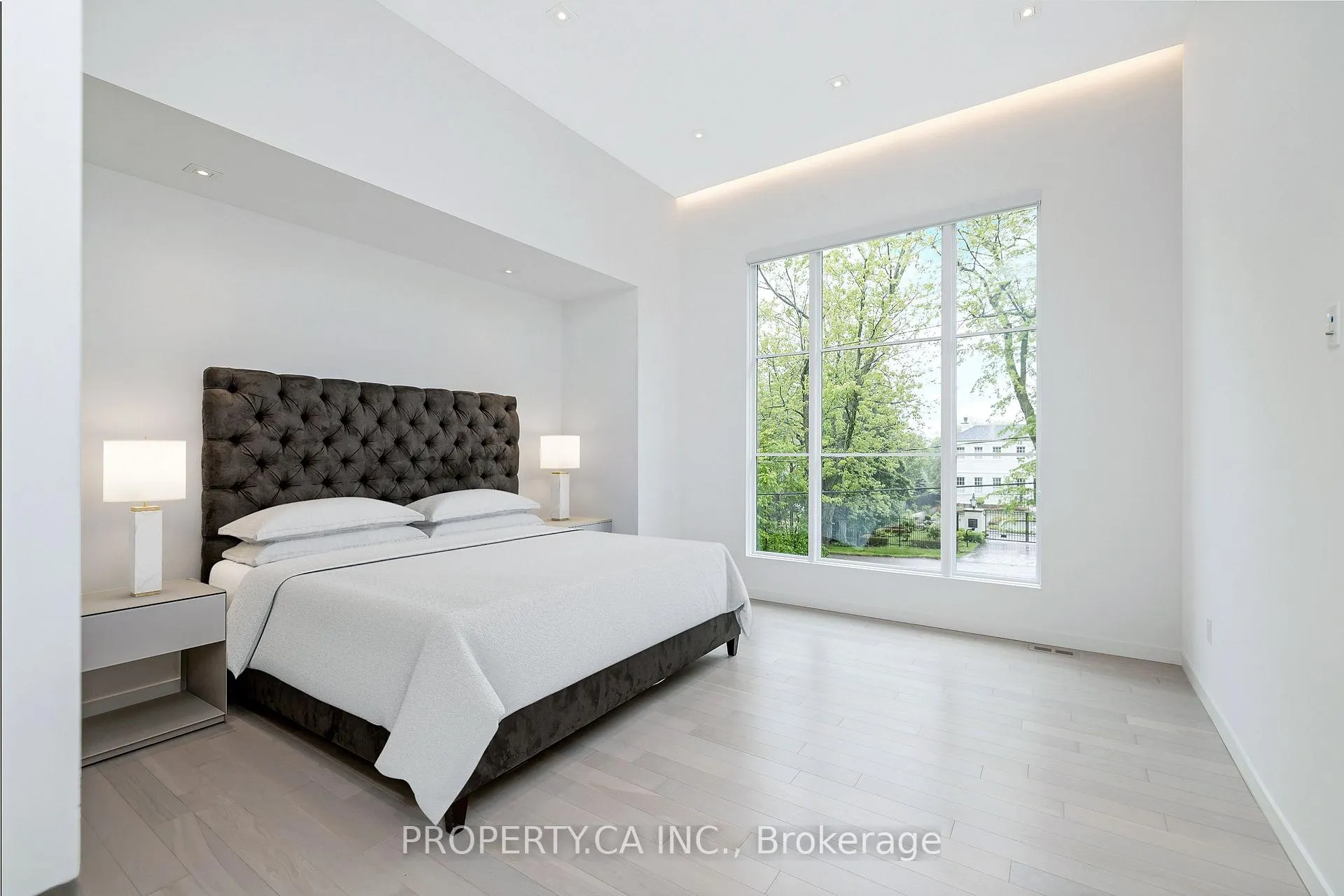 Photo 13 of 14 Belvedere Drive, Oakville, Southwest — HOMEH