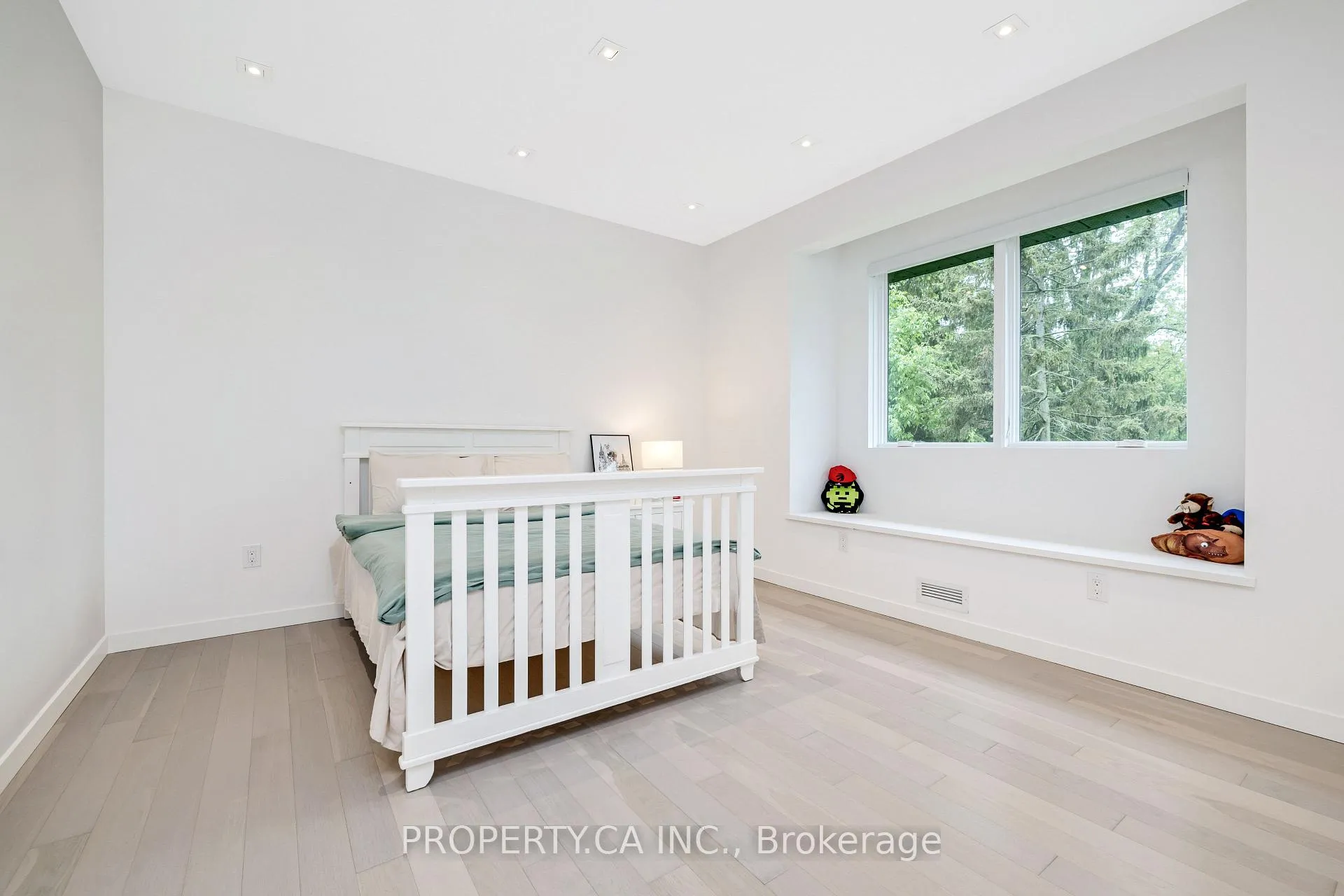 Photo 16 of 14 Belvedere Drive, Oakville, Southwest — HOMEH