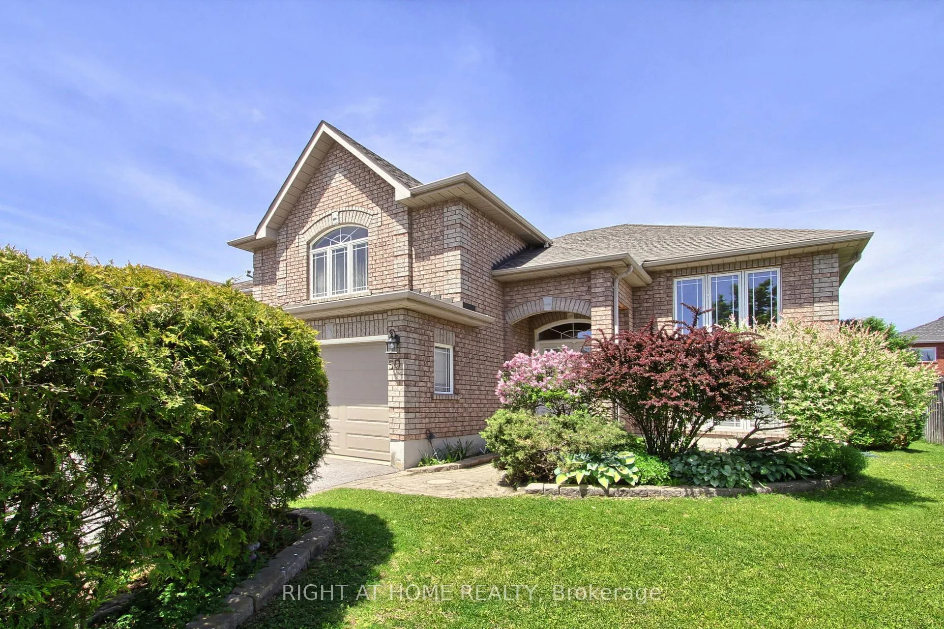 Photo 3 of 50 Dovedale Drive, Georgina, Keswick South — HOMEH
