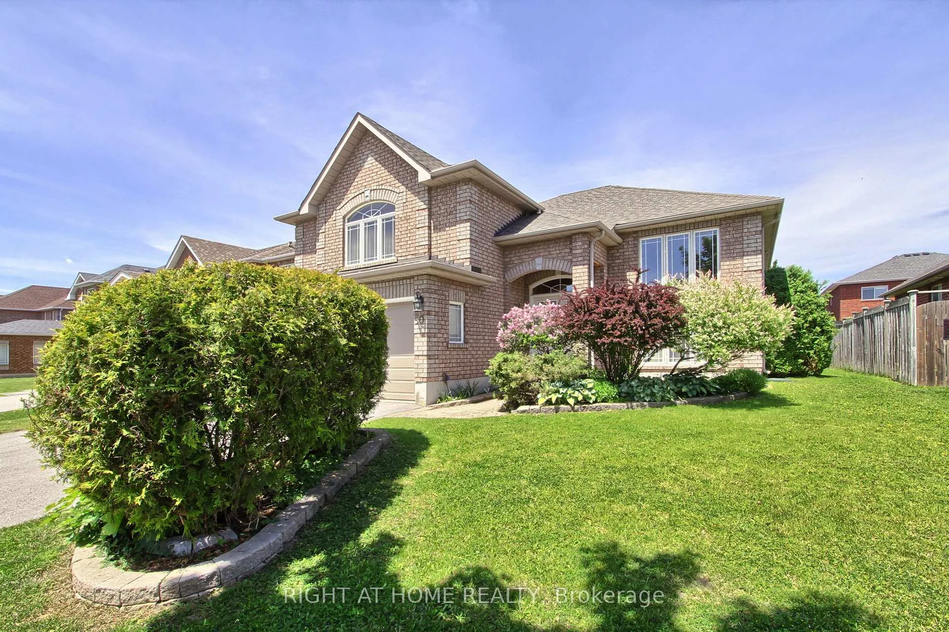 Photo 4 of 50 Dovedale Drive, Georgina, Keswick South — HOMEH