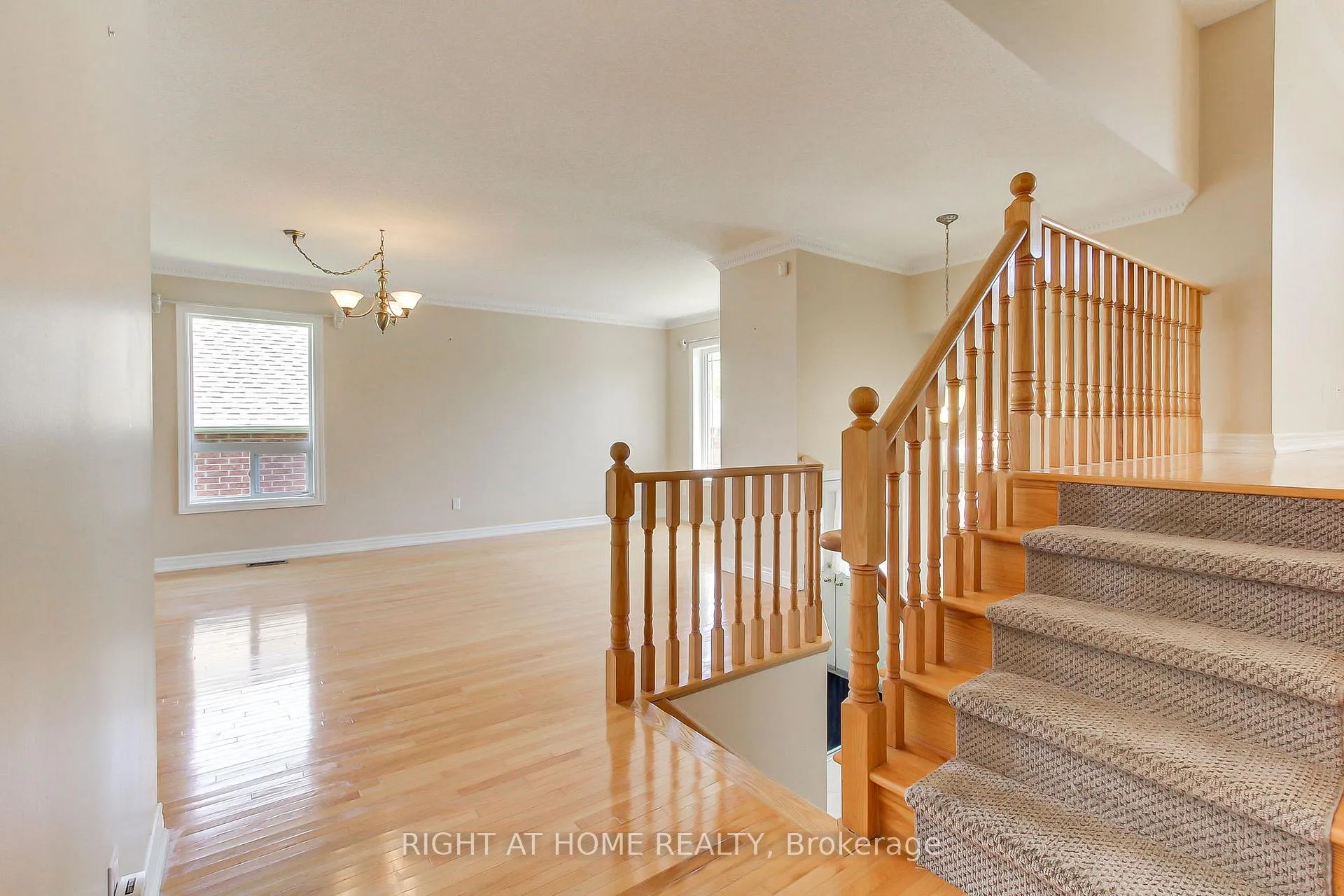 Photo 8 of 50 Dovedale Drive, Georgina, Keswick South — HOMEH