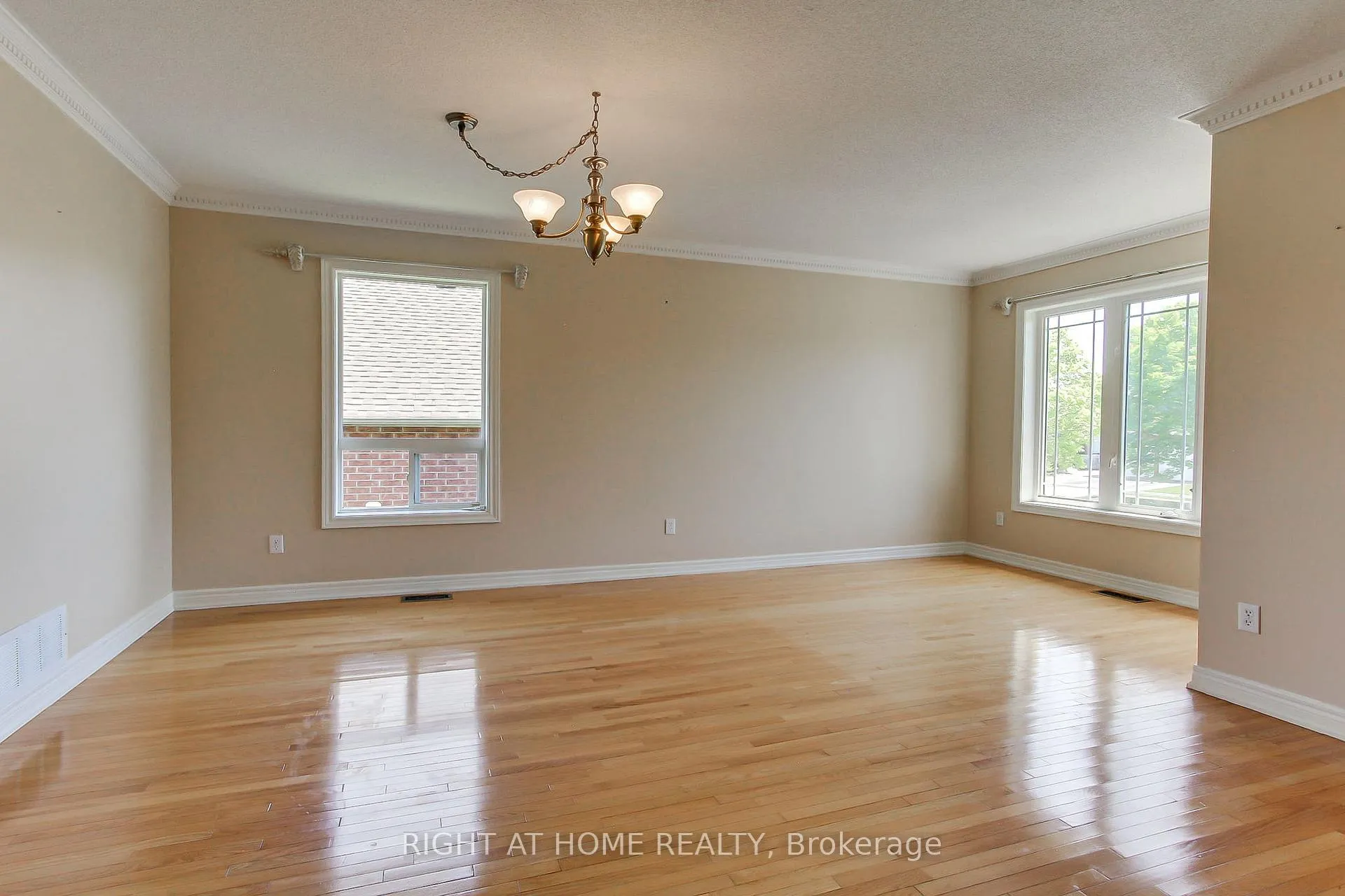 Photo 9 of 50 Dovedale Drive, Georgina, Keswick South — HOMEH