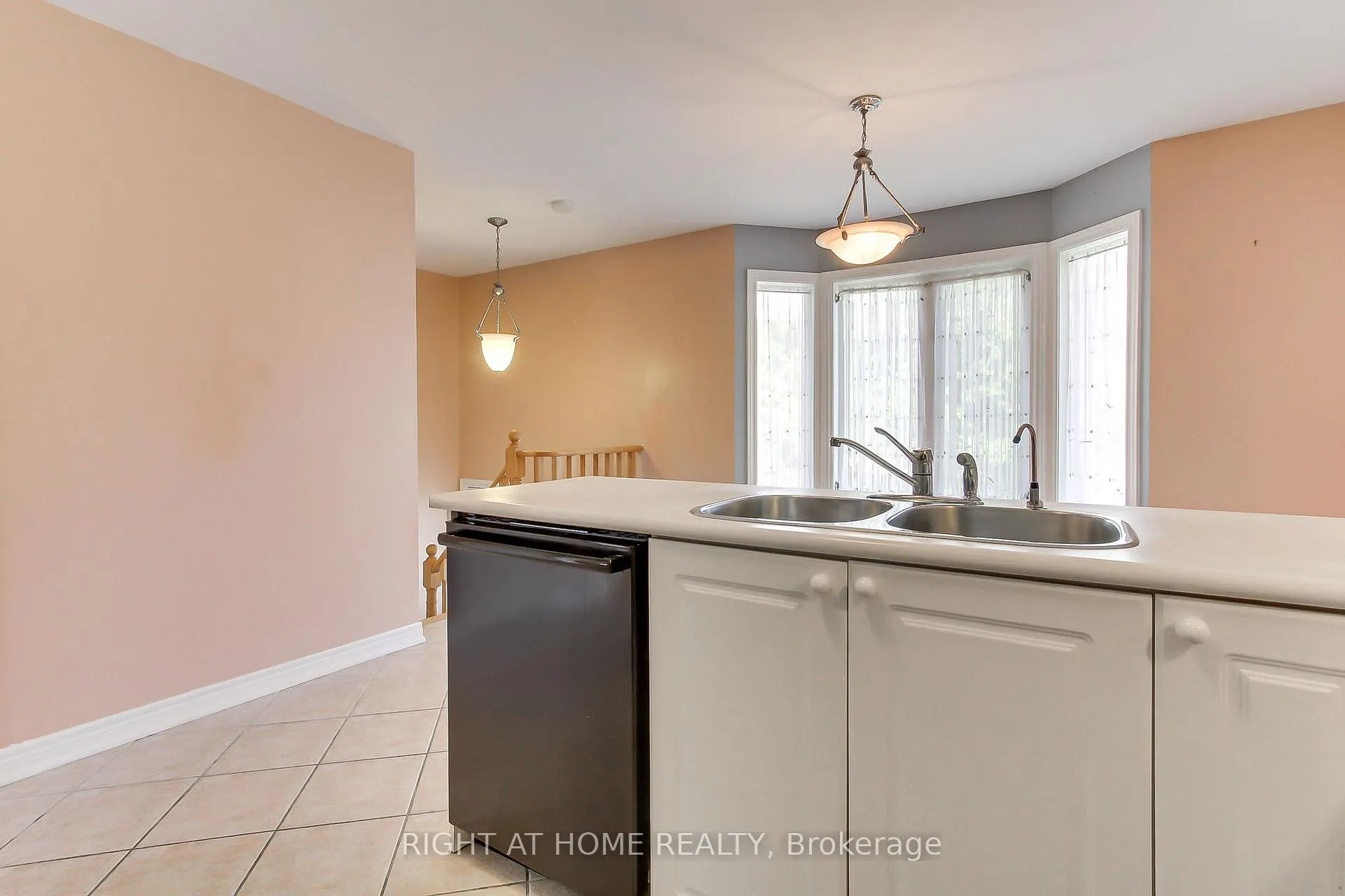 Photo 16 of 50 Dovedale Drive, Georgina, Keswick South — HOMEH