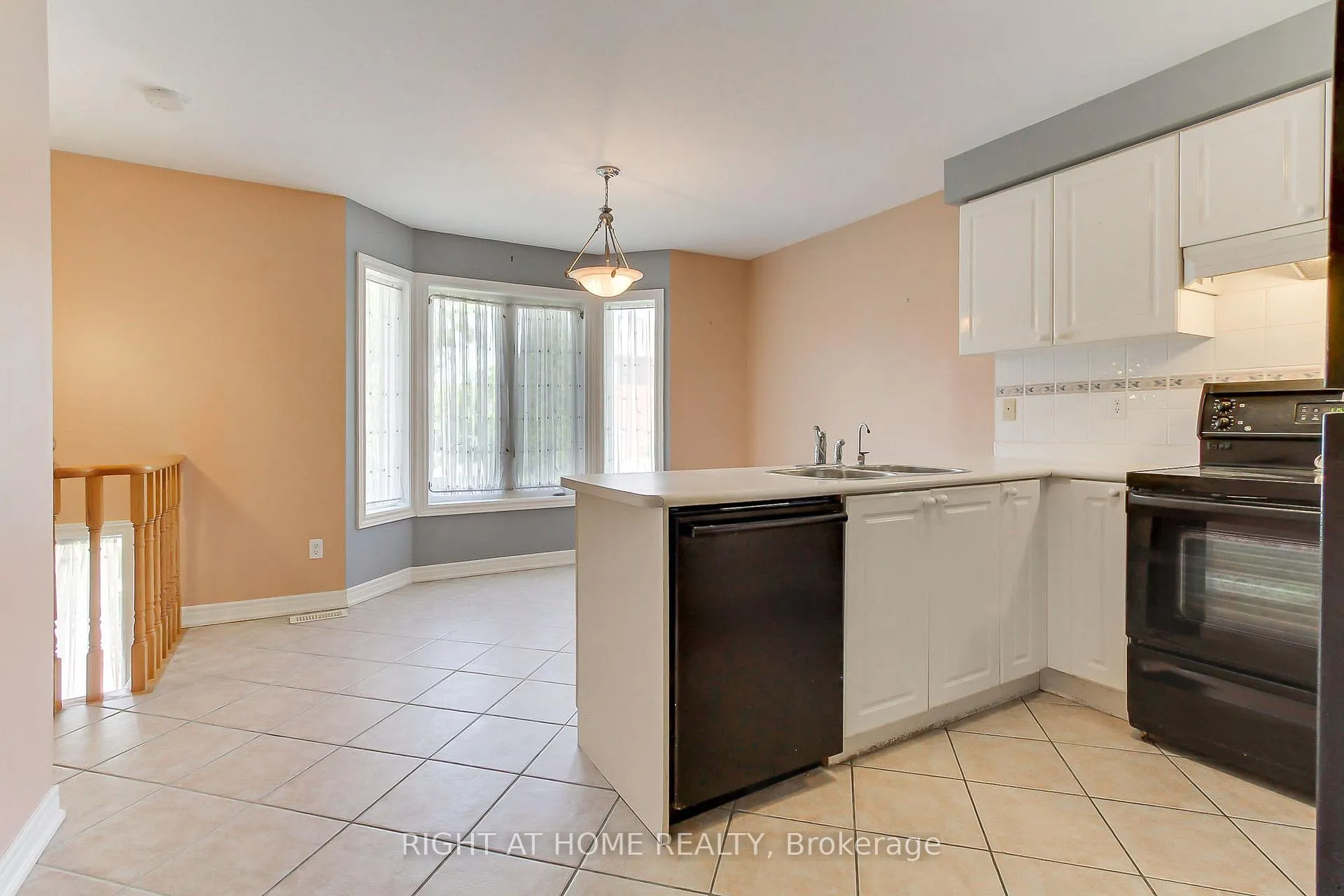 Photo 18 of 50 Dovedale Drive, Georgina, Keswick South — HOMEH
